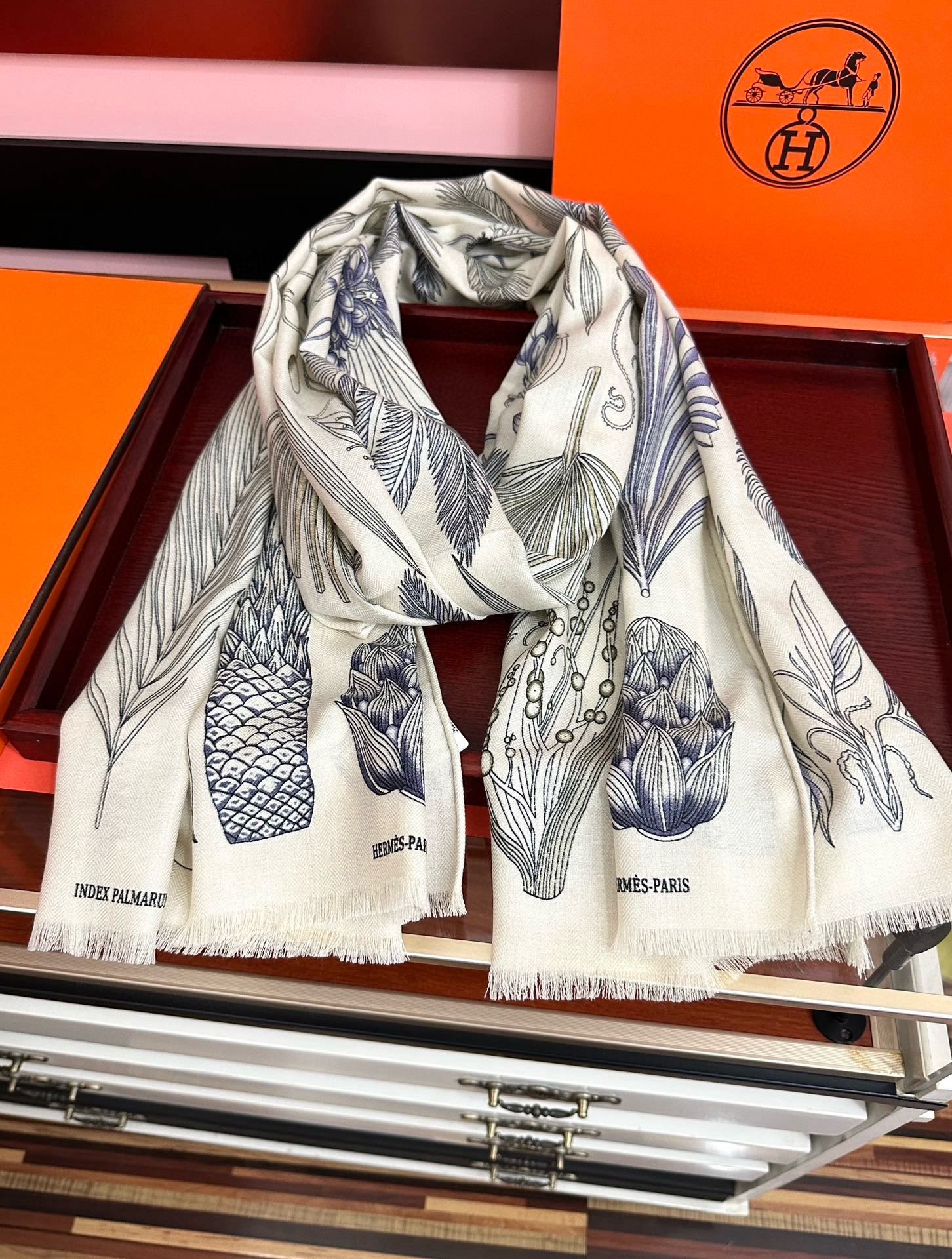 。爱马仕 太美了[吃瓜]下手一定要快[嘴唇]四季都可以用[勾引]真心美的让人非常非上身效果简直美翻了 品