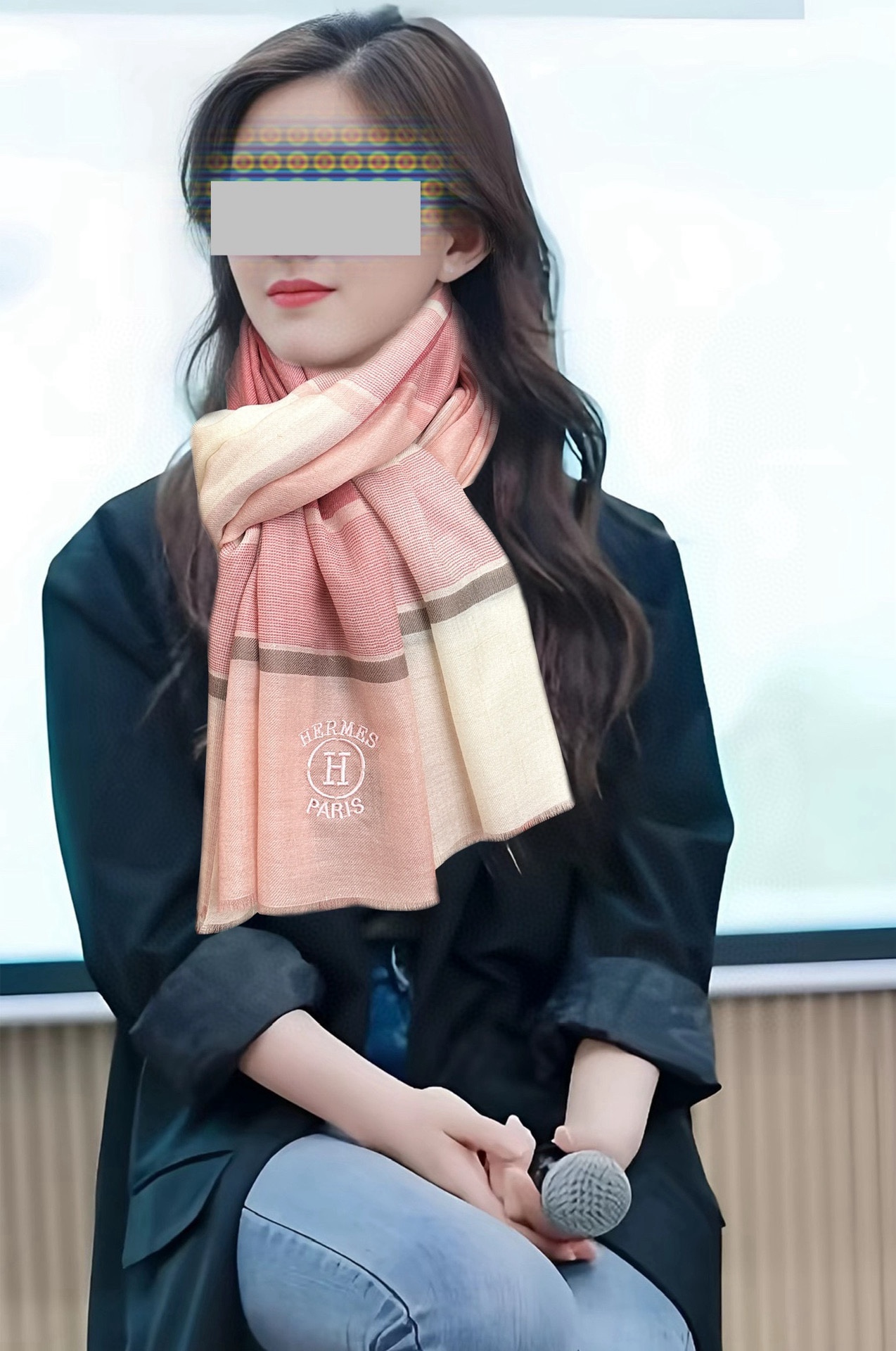 上新。2010 爱马仕👍重磅推荐🎀太美了👓火爆款，人人都喜欢💕时潮人都有好几条巴家围巾放在衣橱，🧣换条围