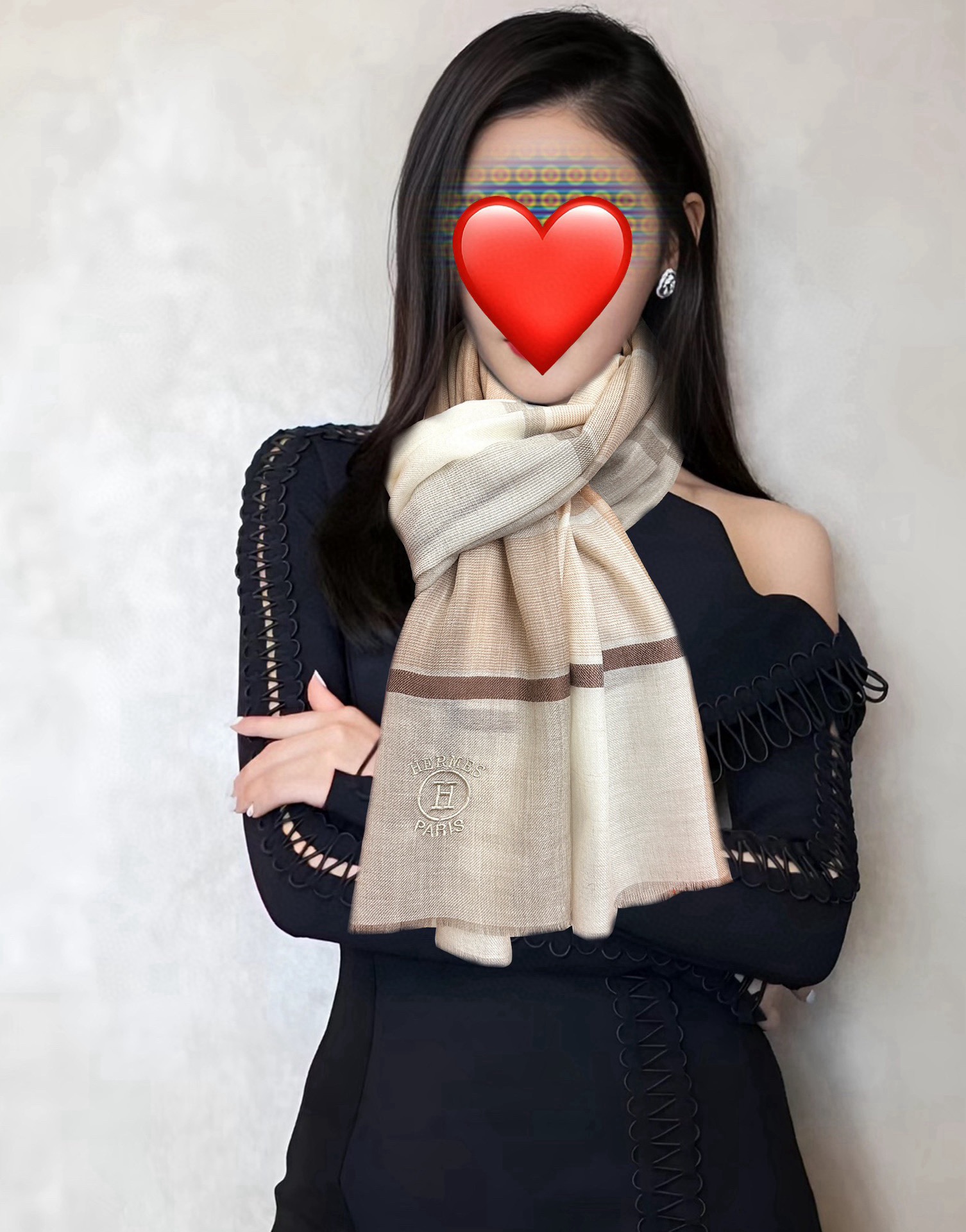 上新。2010 爱马仕👍重磅推荐🎀太美了👓火爆款，人人都喜欢💕时潮人都有好几条巴家围巾放在衣橱，🧣换条围