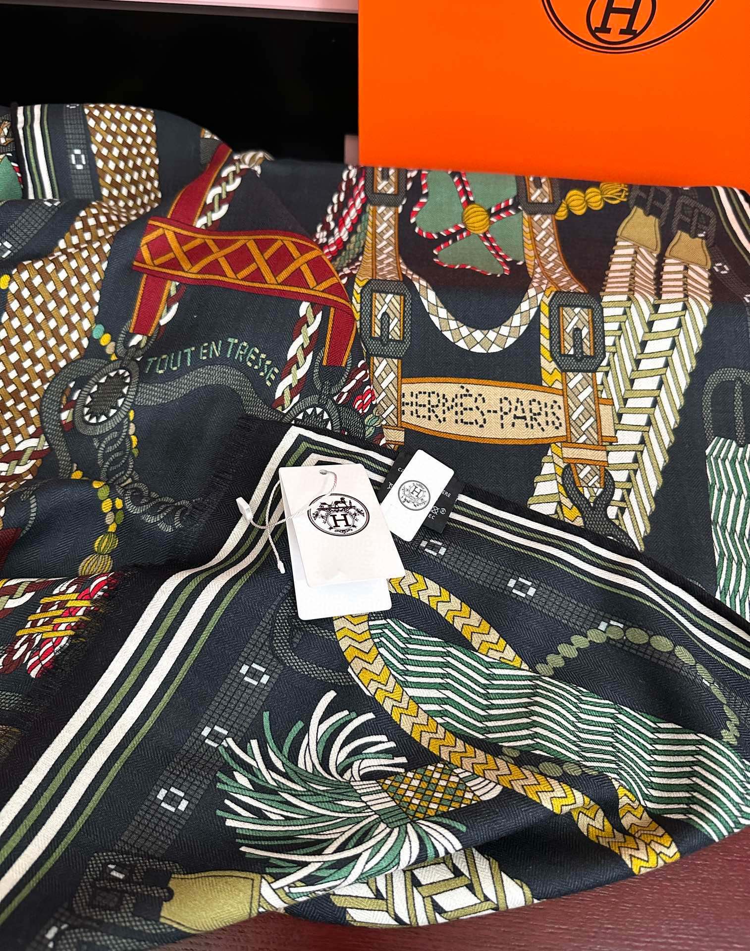 。新款2025 爱马仕。【双面同色】太美了[吃瓜]下手一定要快[嘴唇]四季都可以用[勾引]真心美的让人非