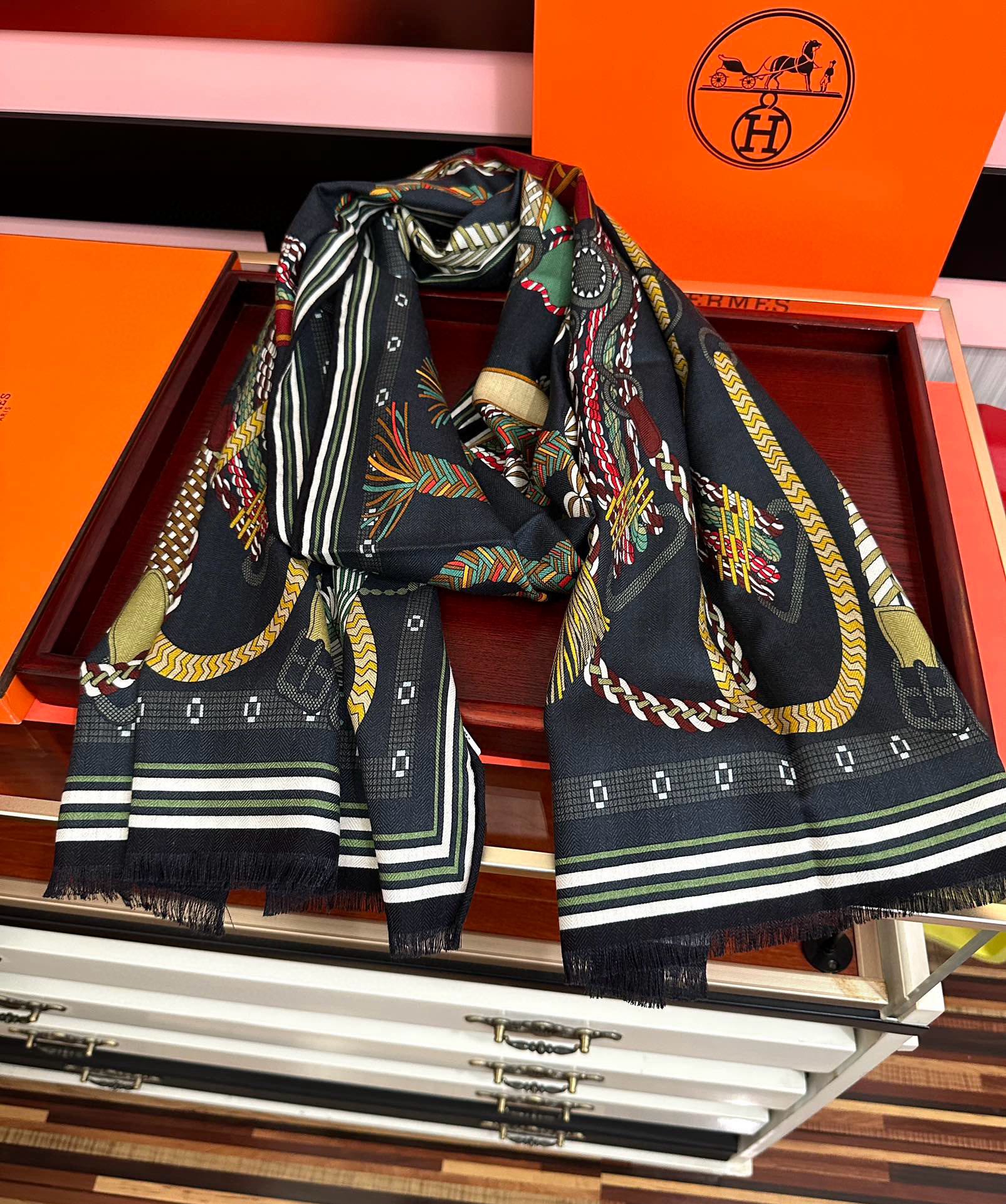 。新款2025 爱马仕。【双面同色】太美了[吃瓜]下手一定要快[嘴唇]四季都可以用[勾引]真心美的让人非