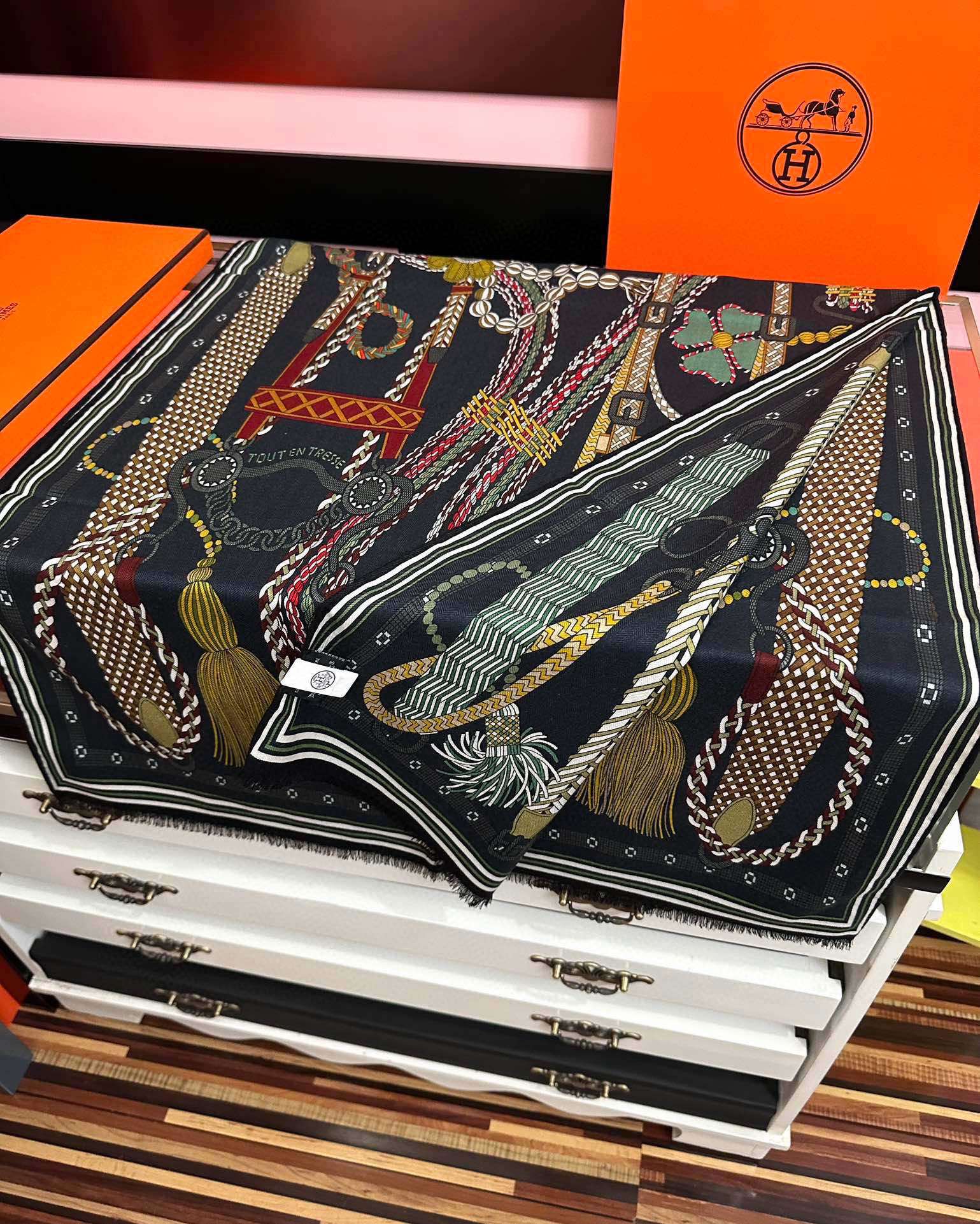 。新款2025 爱马仕。【双面同色】太美了[吃瓜]下手一定要快[嘴唇]四季都可以用[勾引]真心美的让人非