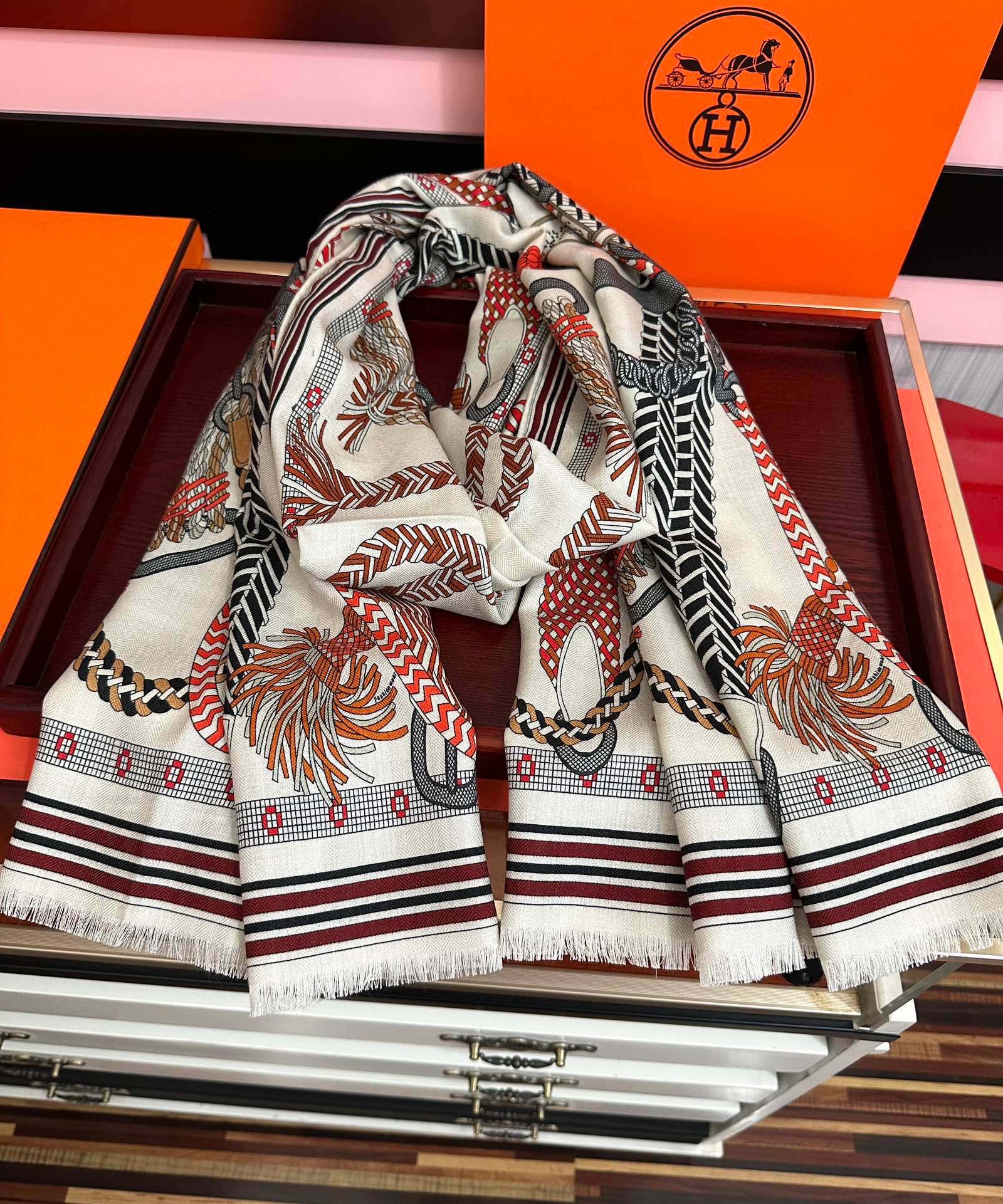 。新款2025 爱马仕。【双面同色】太美了[吃瓜]下手一定要快[嘴唇]四季都可以用[勾引]真心美的让人非