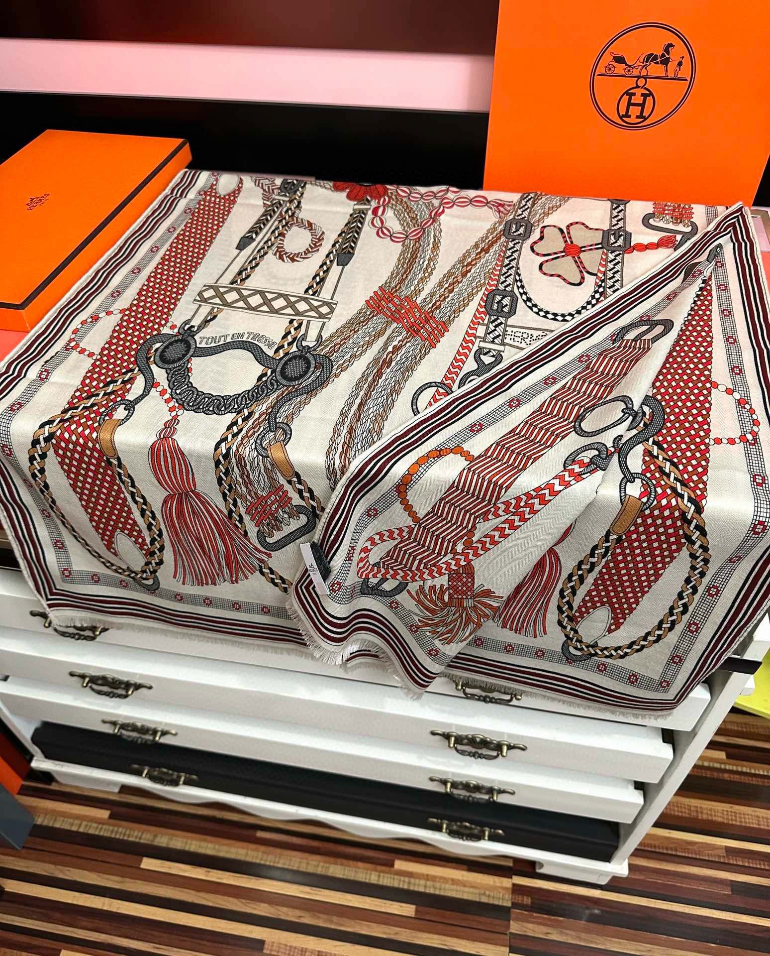 。新款2025 爱马仕。【双面同色】太美了[吃瓜]下手一定要快[嘴唇]四季都可以用[勾引]真心美的让人非