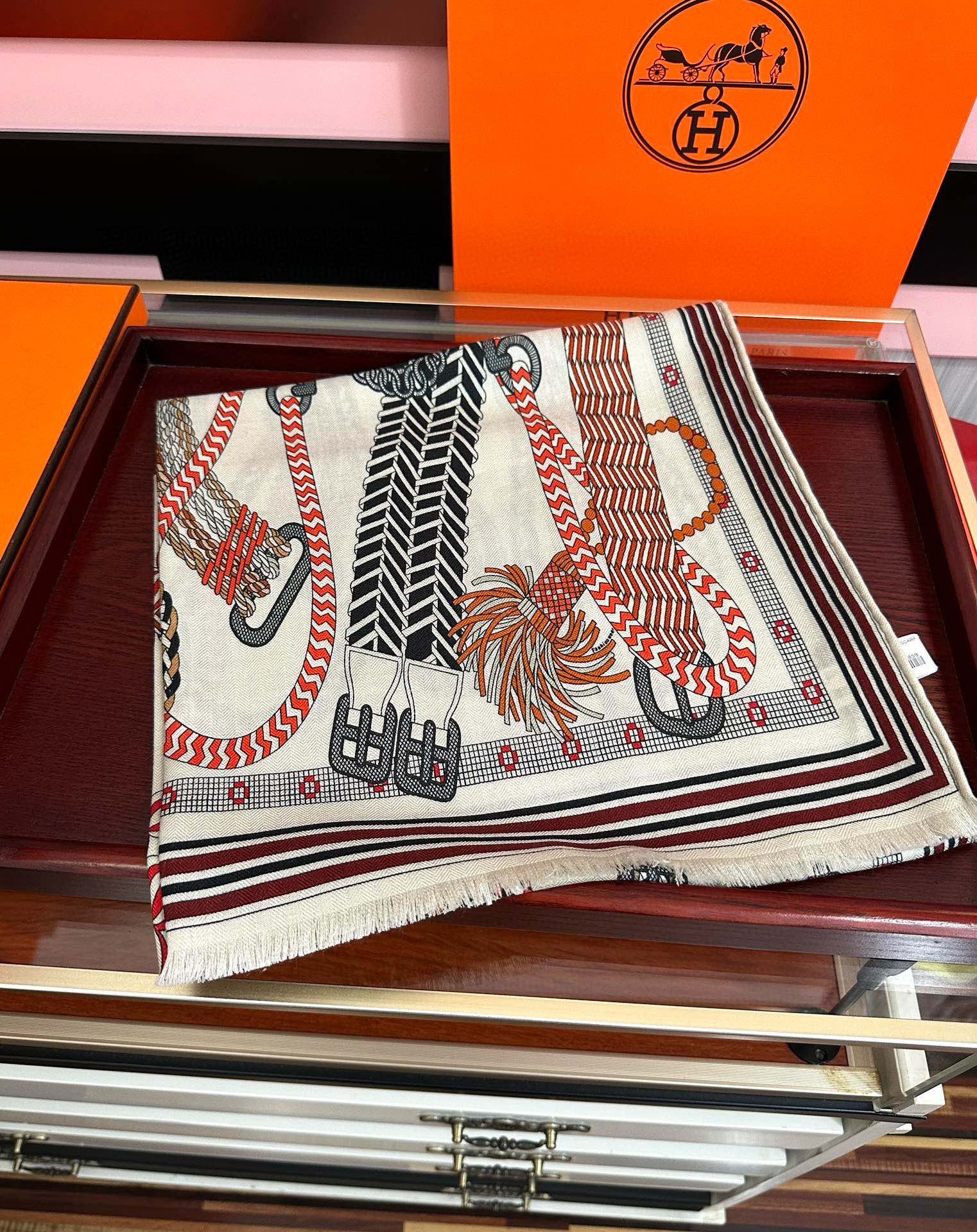 。新款2025 爱马仕。【双面同色】太美了[吃瓜]下手一定要快[嘴唇]四季都可以用[勾引]真心美的让人非