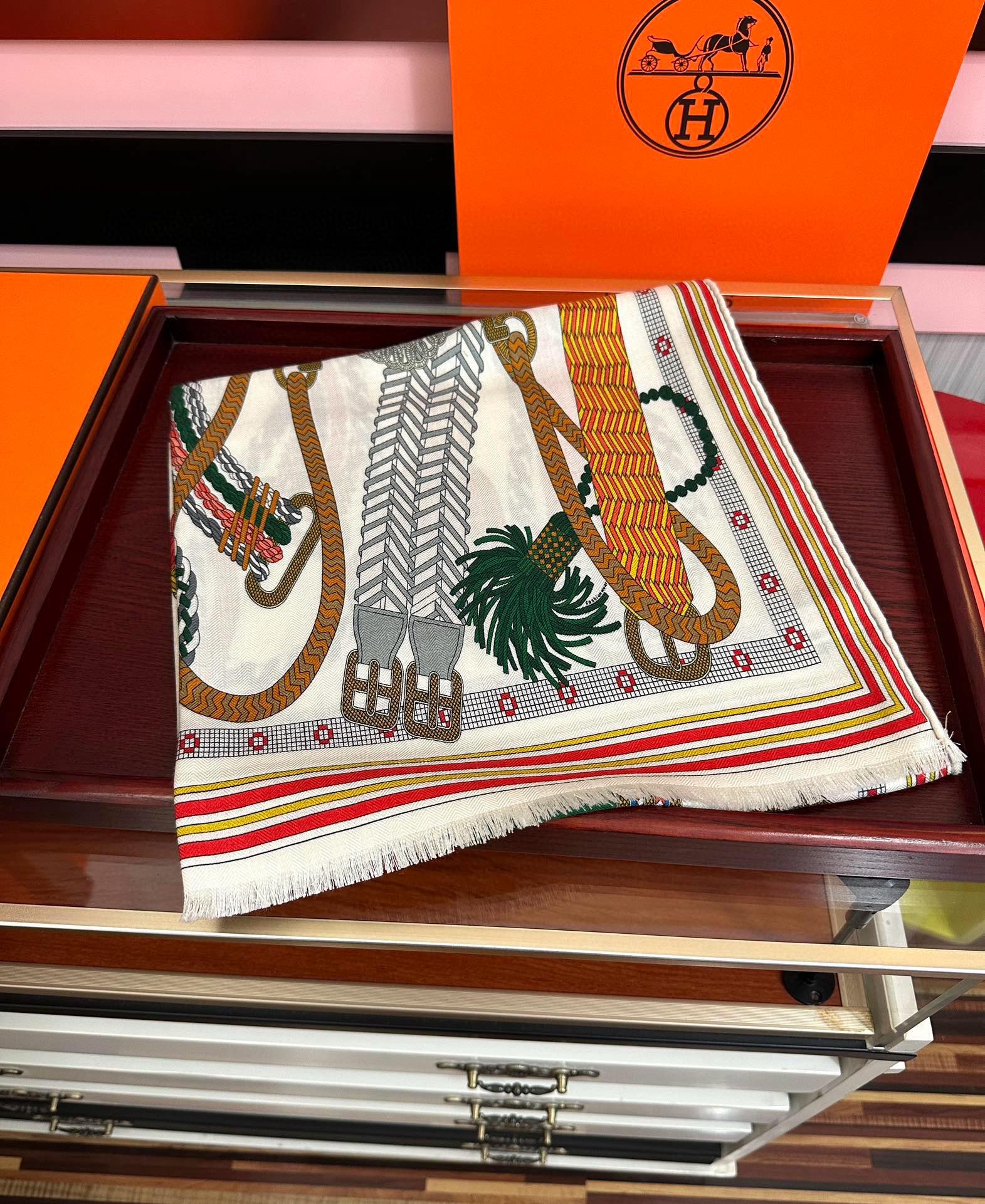 。新款2025 爱马仕。【双面同色】太美了[吃瓜]下手一定要快[嘴唇]四季都可以用[勾引]真心美的让人非