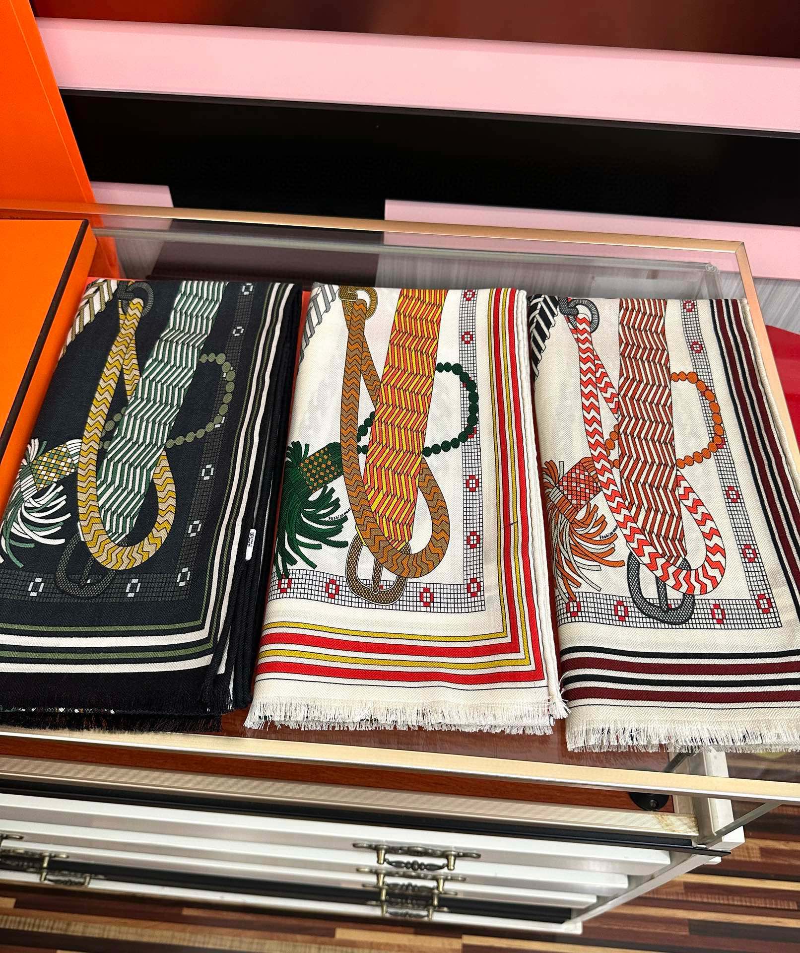 。新款2025 爱马仕。【双面同色】太美了[吃瓜]下手一定要快[嘴唇]四季都可以用[勾引]真心美的让人非