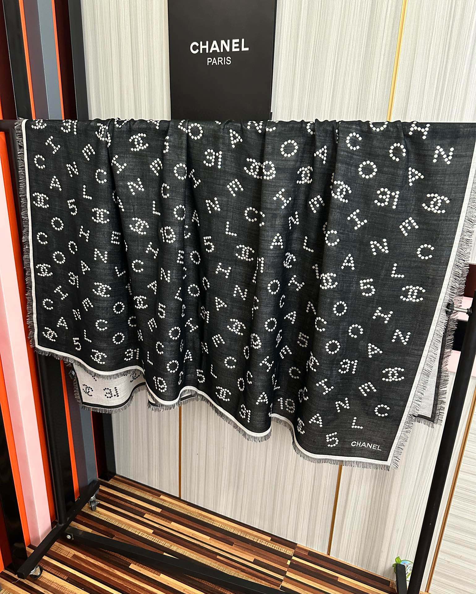 高版本 顶级品质 香奈儿❤️珍珠logo经典茶花优雅Coco风[礼物]Chanel最新丝绒大方巾~气质到