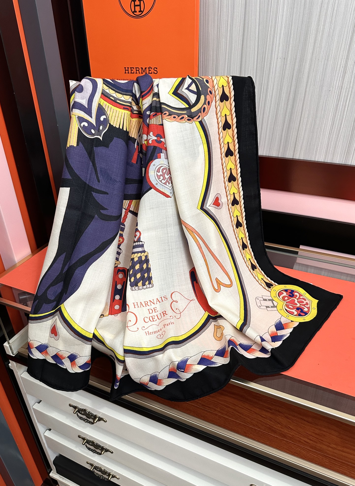 。上新 爱马仕【骏马奔腾】ZG同步 秋冬新款[爱心]新一季丝巾采购清单估计各位养马人们已经列好了[太阳]