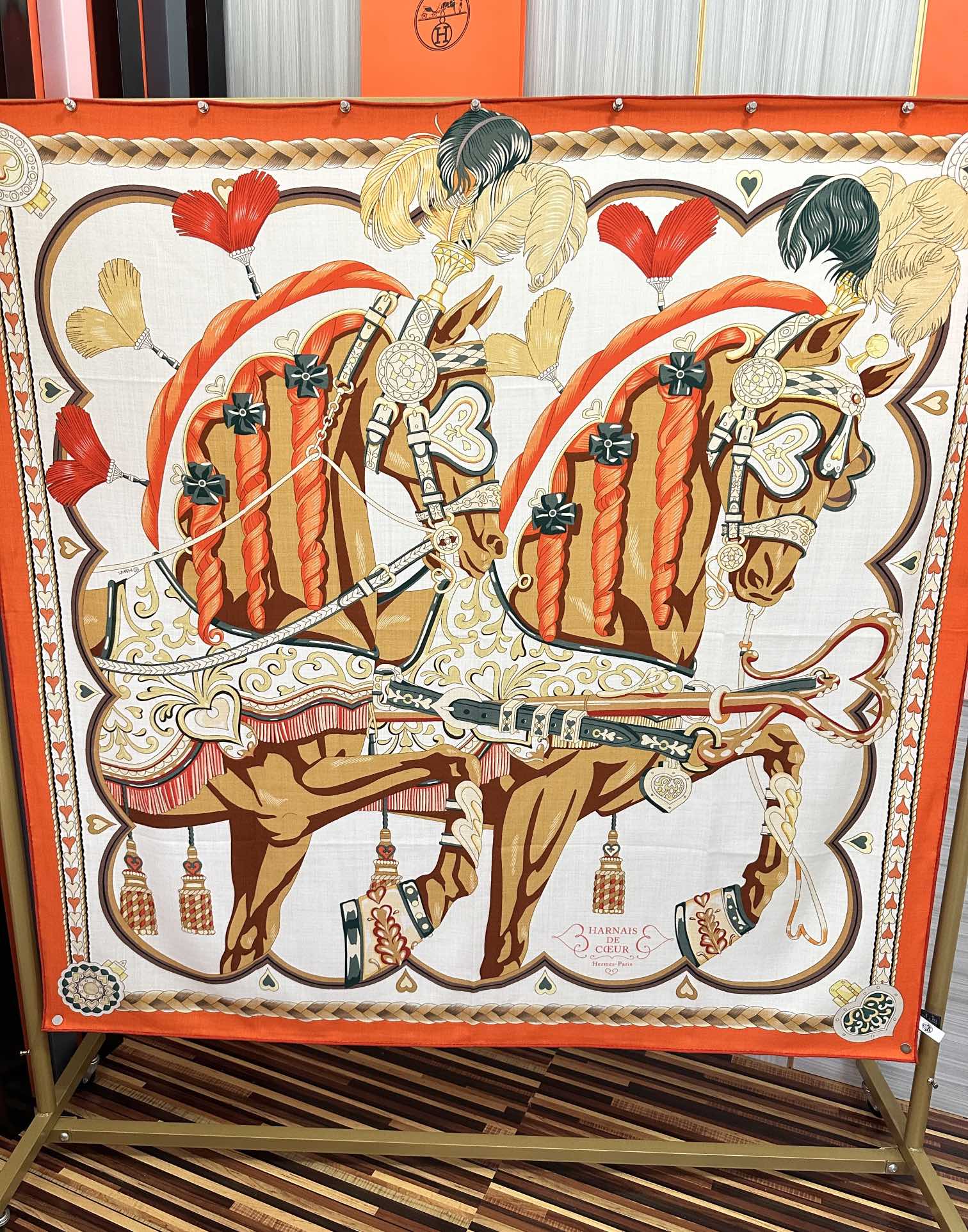 。上新 爱马仕【骏马奔腾】ZG同步 秋冬新款[爱心]新一季丝巾采购清单估计各位养马人们已经列好了[太阳]