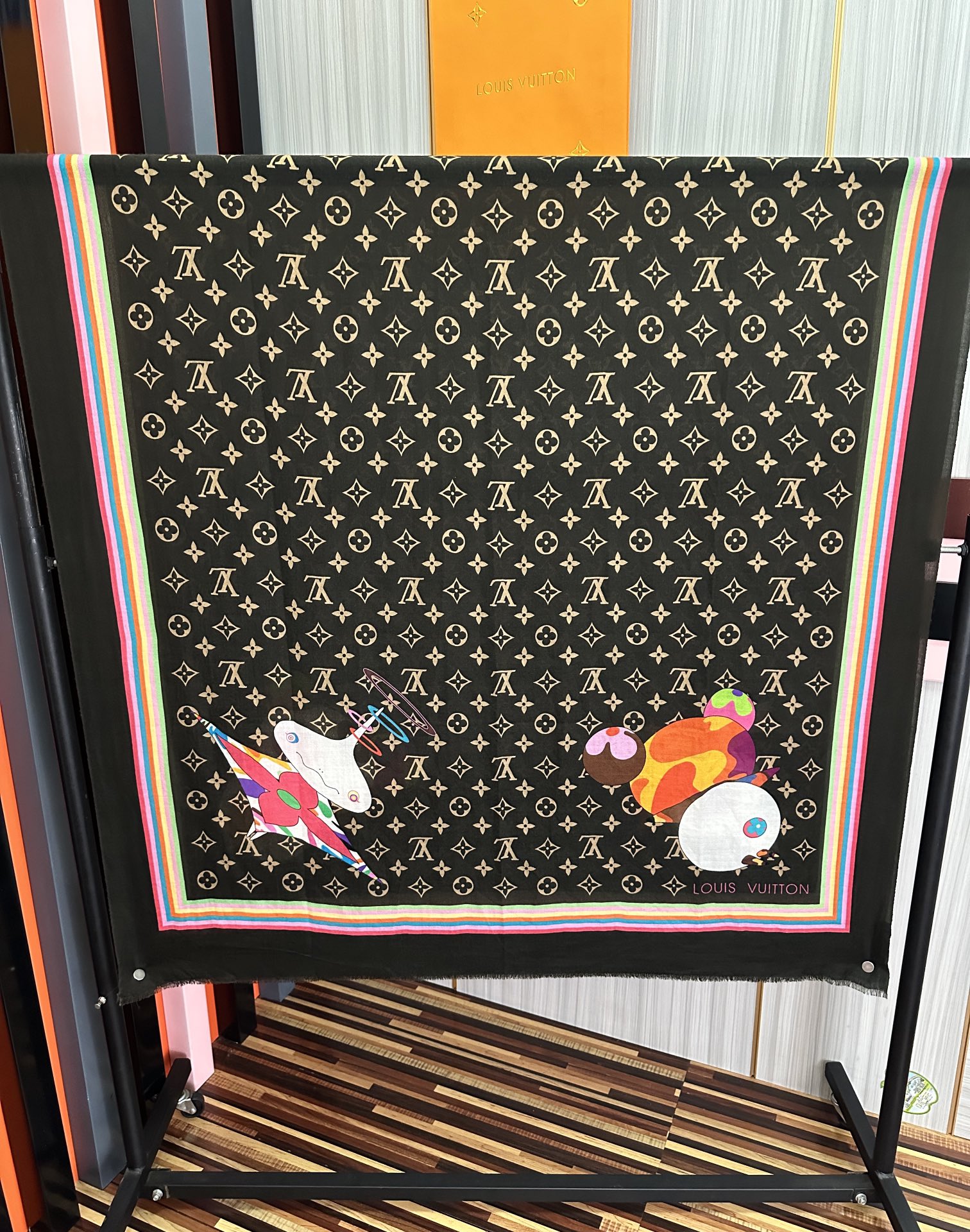 。新款L v 太美了[礼物]今年最流行的款式[得意]真心赞👍😘💍实物真心美 🎀披肩配以印花💓💃🏻无论设计