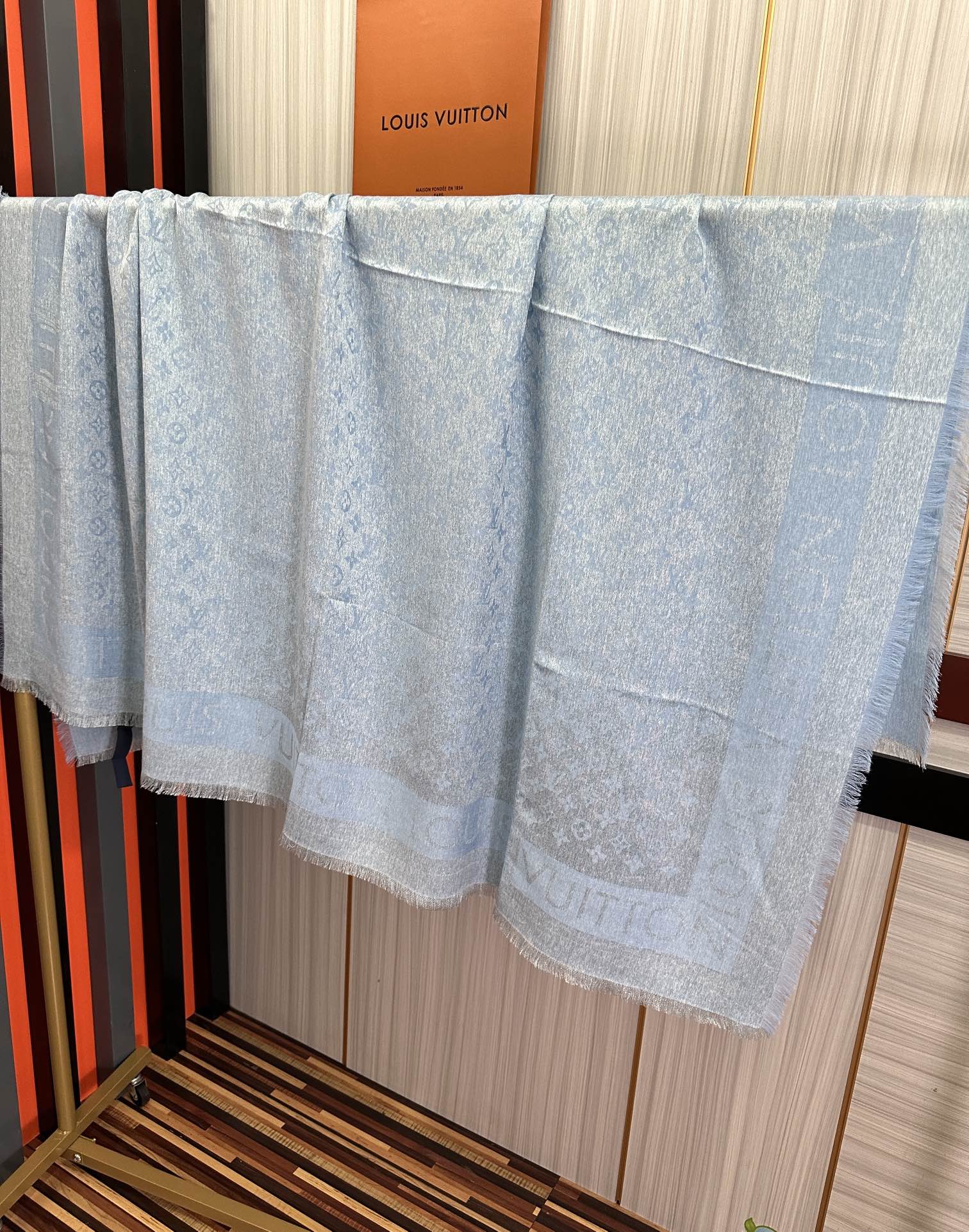 。2010最新款LV重磅推荐太美了[得意]，永不过时，好货不怕晚，经典款L家人手必备一条最最经典款💪🏻💪