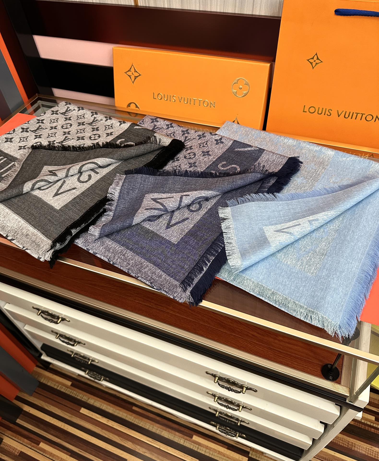 。2010最新款LV重磅推荐太美了[得意]，永不过时，好货不怕晚，经典款L家人手必备一条最最经典款💪🏻💪