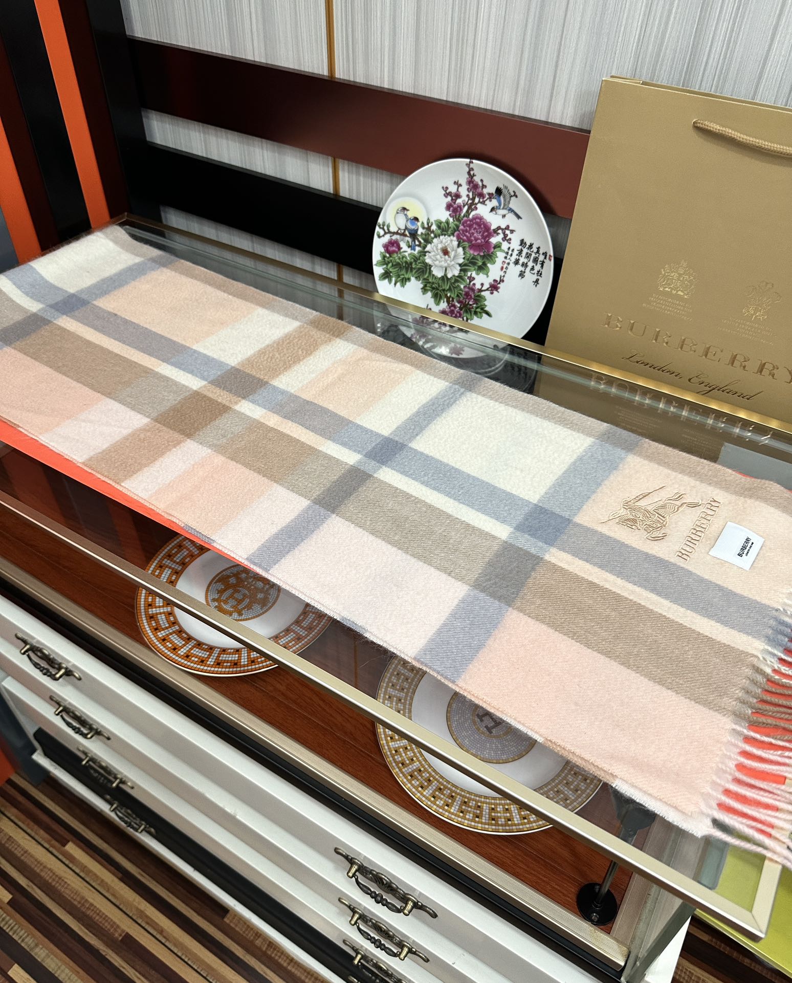 。85%山羊绒 2025巴宝莉【刺绣战马】采用内蒙古顶级山羊绒 最新款男女通用情侣款👫重磅推荐💥 经典的