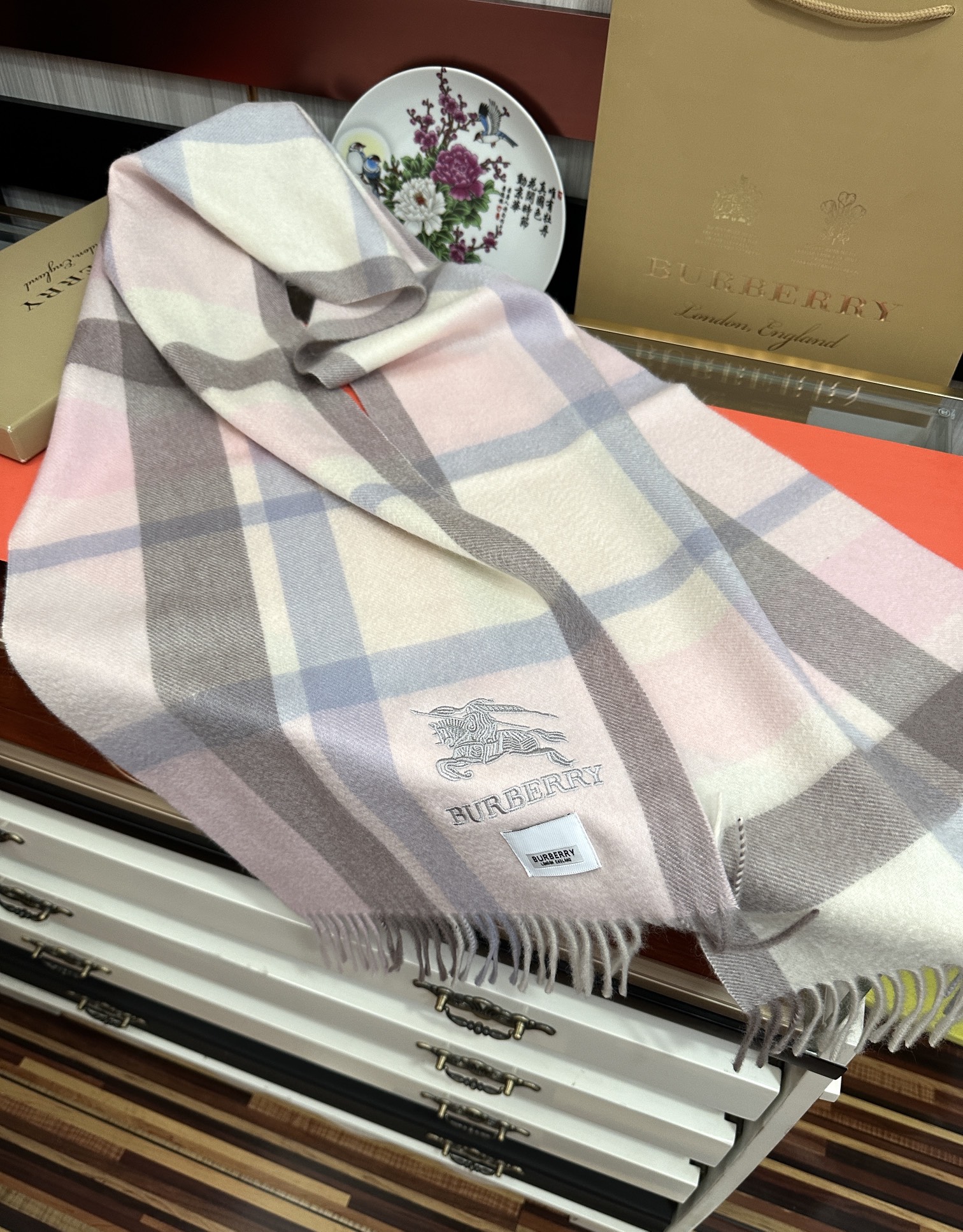 。85%山羊绒 2025巴宝莉【刺绣战马】采用内蒙古顶级山羊绒 最新款男女通用情侣款👫重磅推荐💥 经典的