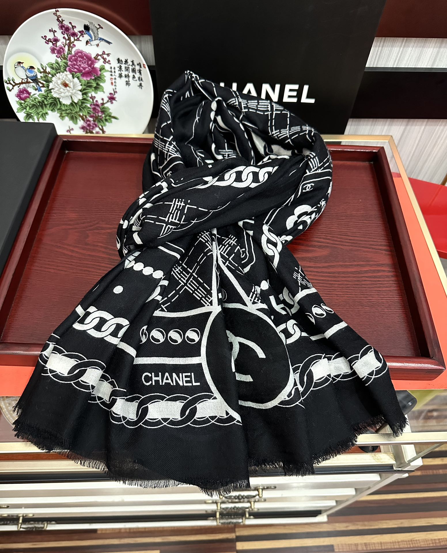 上新 小香 2025 最新款[得意]真心赞👍【羊绒长巾】😘💍实物真心美 🎀披肩配以印花💓💃🏻无论设计喷绘