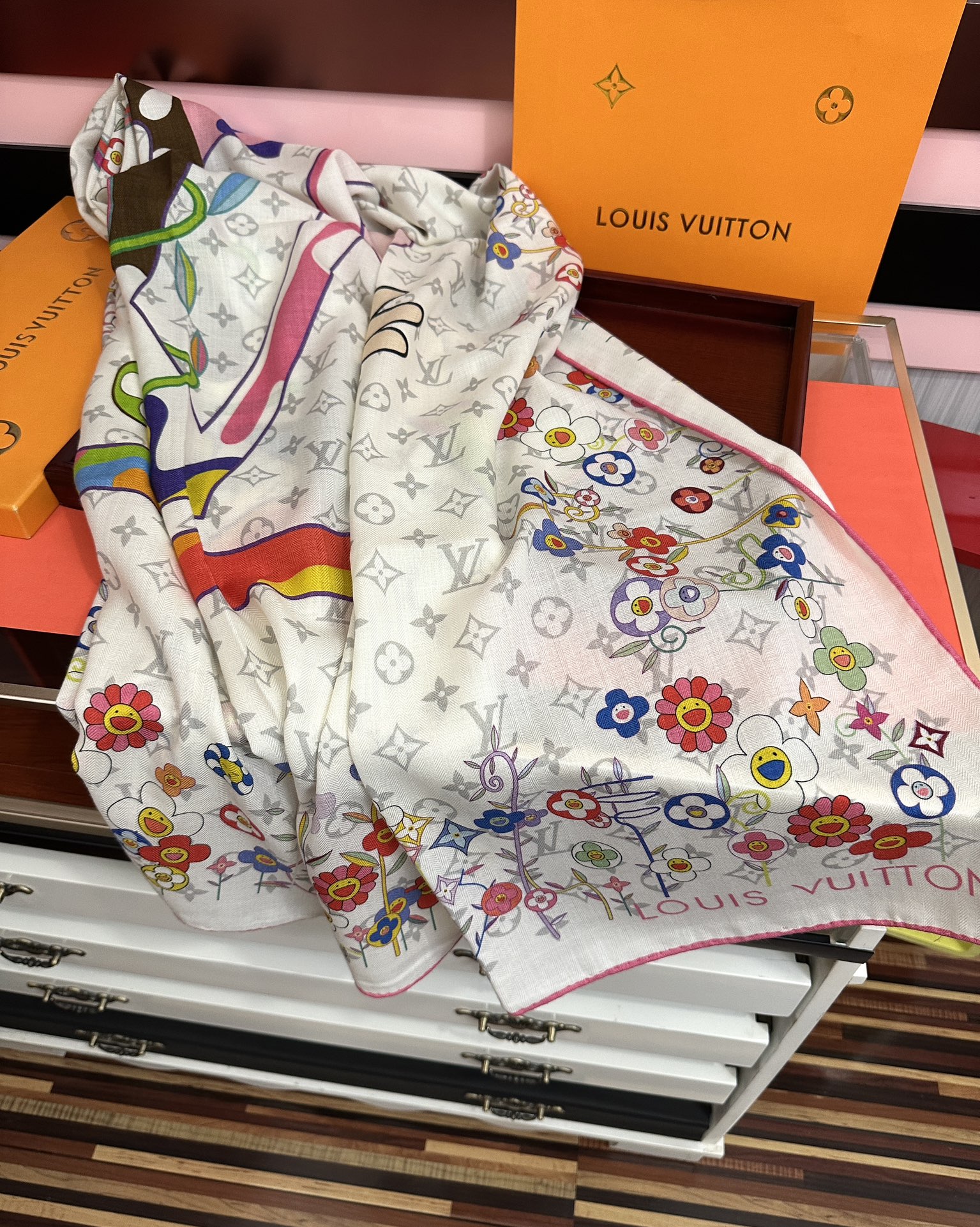 上新❤️LV 2025女士必备款ZG同步【双面同色】经典优雅[礼物]~气质到骨子里[色]新一季的面料超高