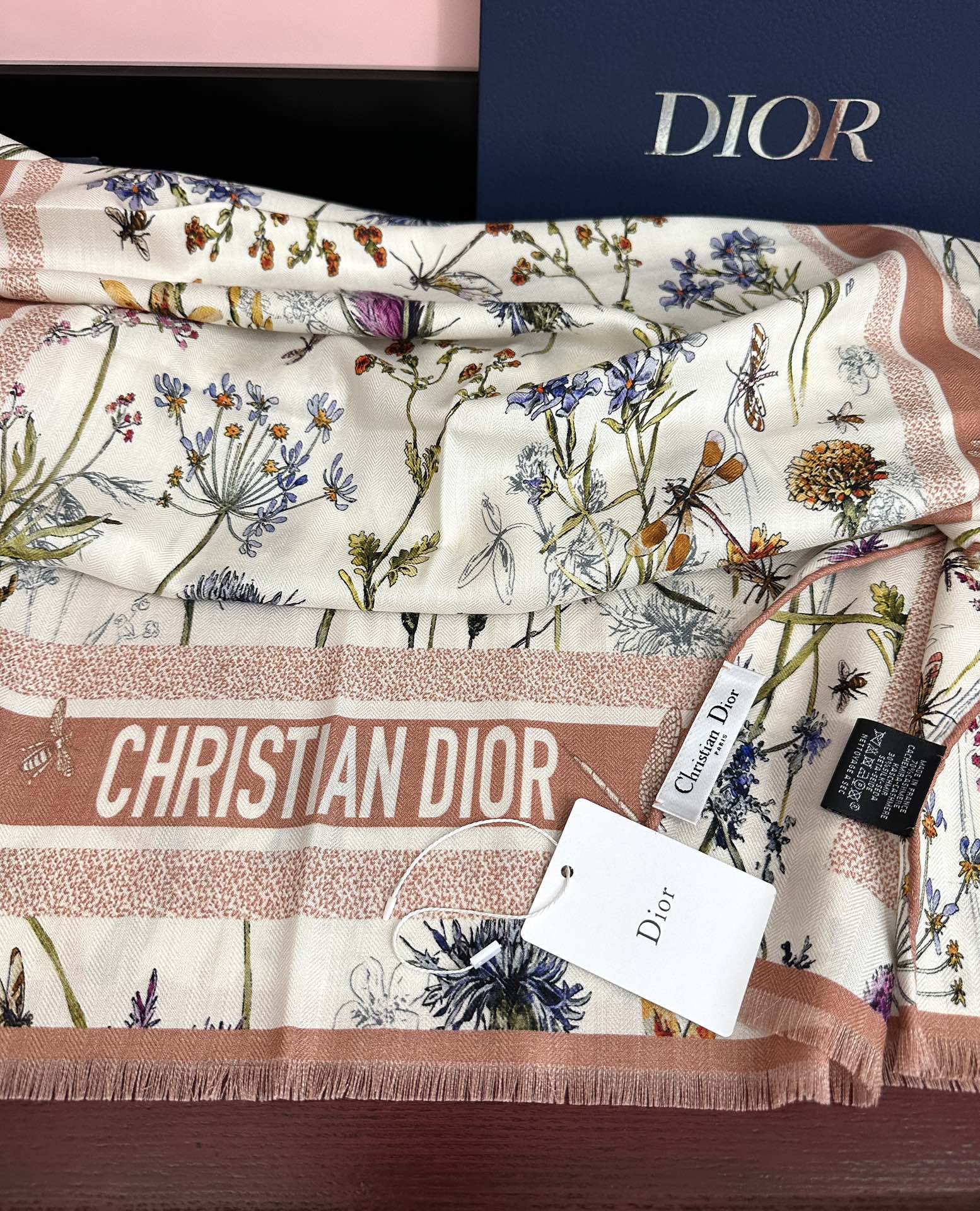 新款。2010迪奥 太美了[嘴唇]ZG同步 双面同色 [吃瓜]下手一定要快[嘴唇]四季都可以用[勾引]真