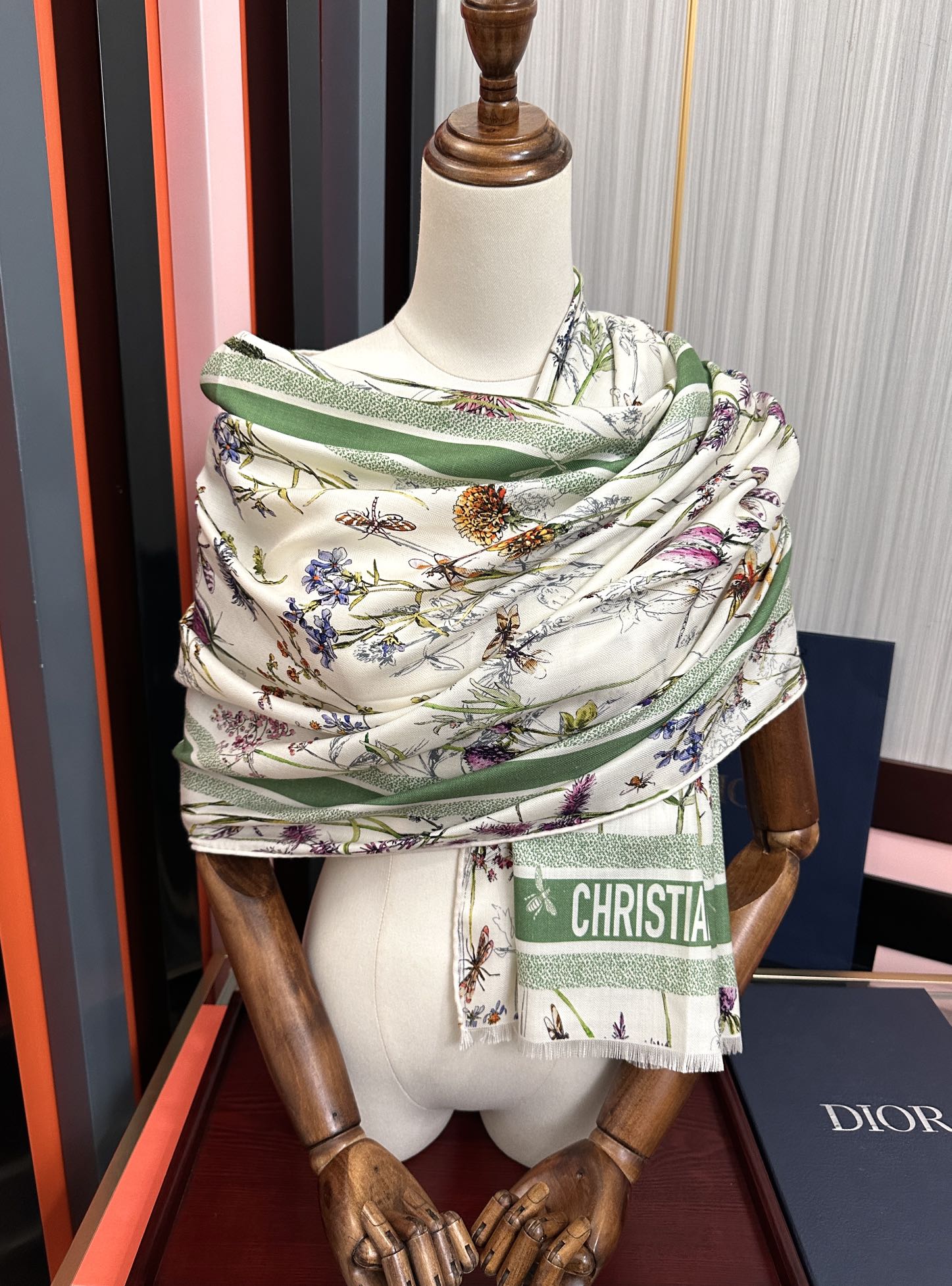 新款。2010迪奥 太美了[嘴唇]ZG同步 双面同色 [吃瓜]下手一定要快[嘴唇]四季都可以用[勾引]真