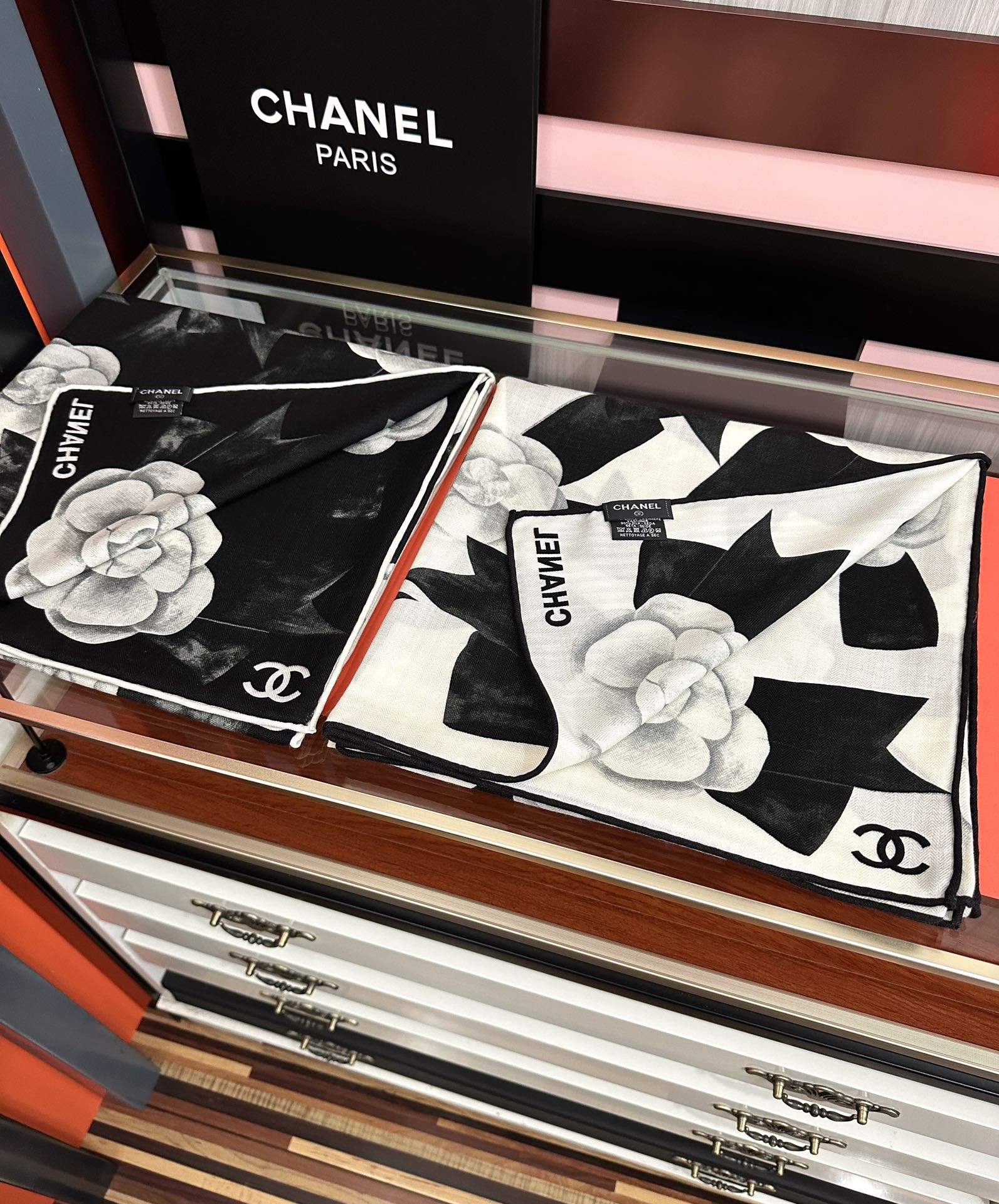 上新❤️ 香奈儿 2025ZG同步太美了 双面同色[發]【经典山茶花】设计优雅风[礼物]~气质到骨子里[