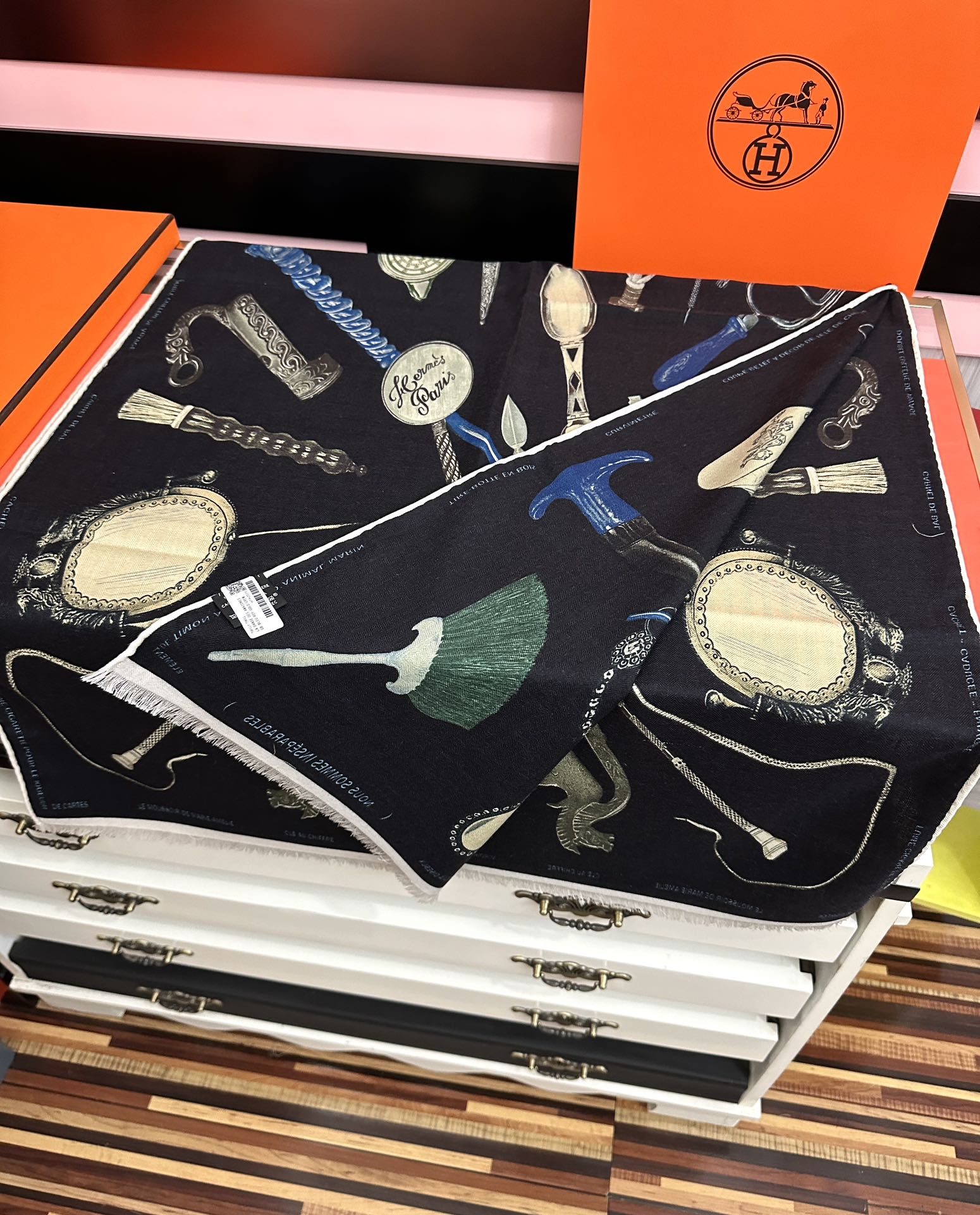 。新款 2025爱马仕。【型影相随】双面同色 太美了[吃瓜]下手一定要快[嘴唇]四季都可以用[勾引]真心