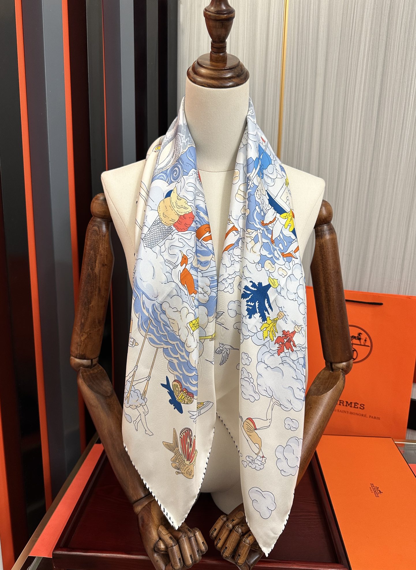 高版本2025𝐇𝐞𝐫𝐦𝐞𝐬 。《我的云间万象》设计犹如梦幻的邀约[庆祝]这条丝巾充满了童趣[發]富有想象