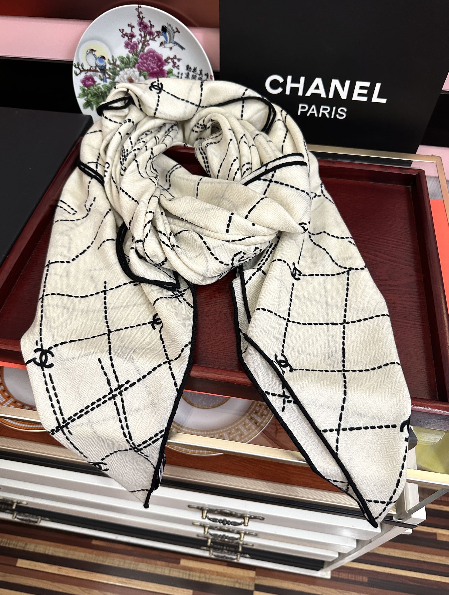 新款。2010香奈儿 【双面同色】永远经典双C优雅Coco风[礼物]~气质到骨子里[色]香奶奶新一季的面