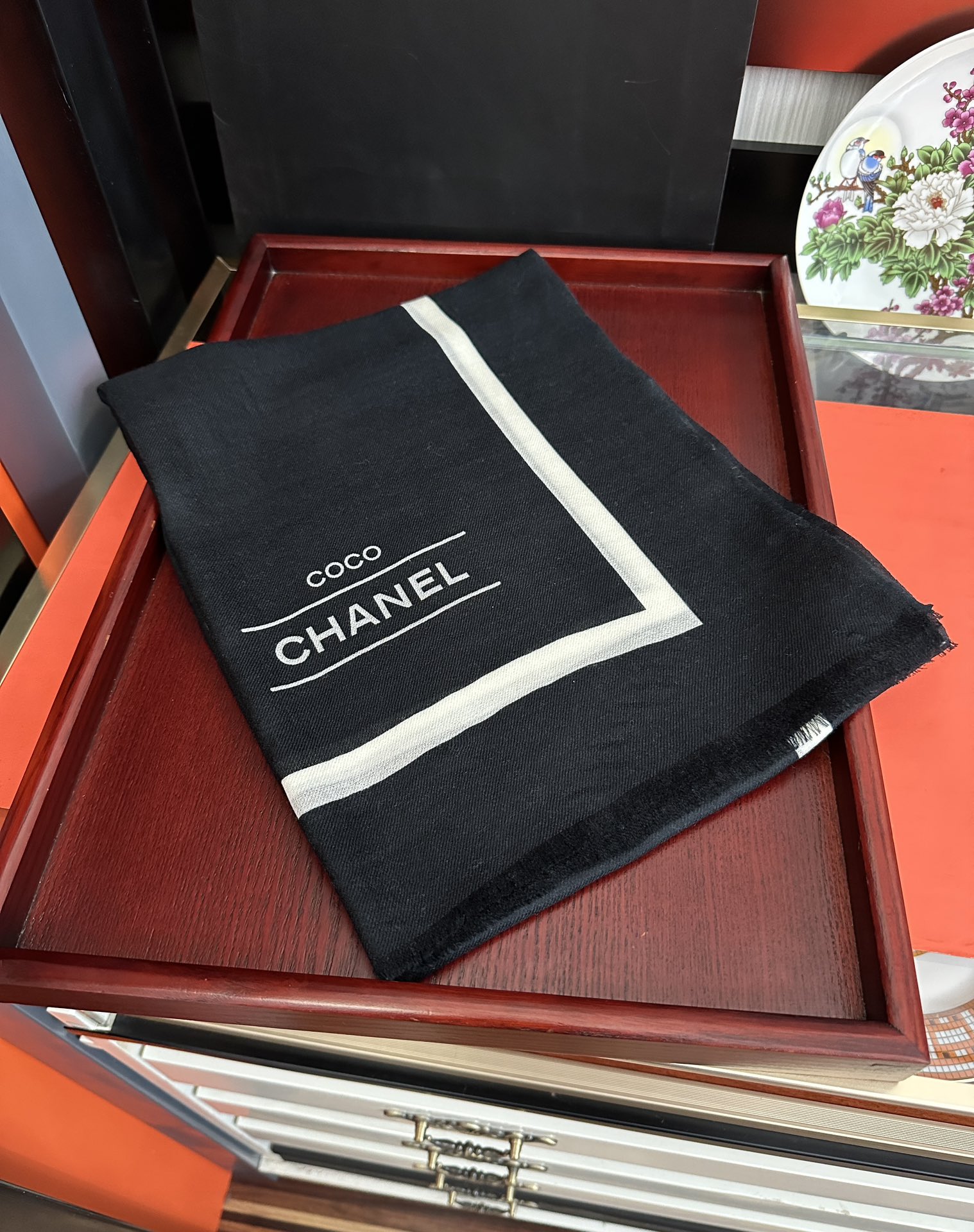 。2010 香奈儿 经典优雅Coco风[礼物]~气质到骨子里[色]香奶奶新一季的面料超高级，真心超级柔软