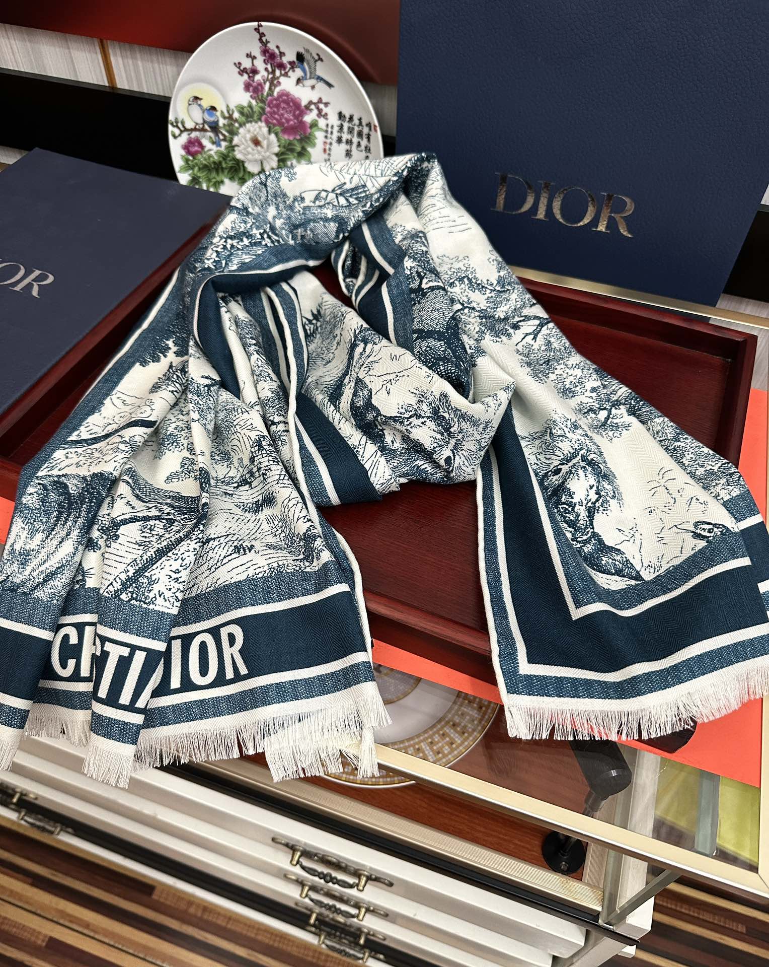 新款迪奥。2010双面同色【动物丛林】太美了[吃瓜]下手一定要快[嘴唇]四季都可以用[勾引]真心美的让人