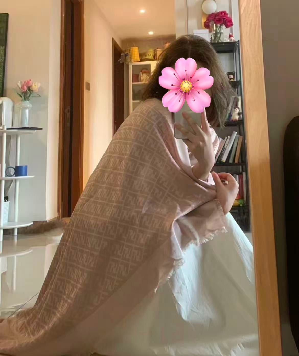 。新款 芬迪 ZG同步2025最新款 重磅推荐F字母标志，太美了[得意]，永不过时，好货不怕晚，经典款F