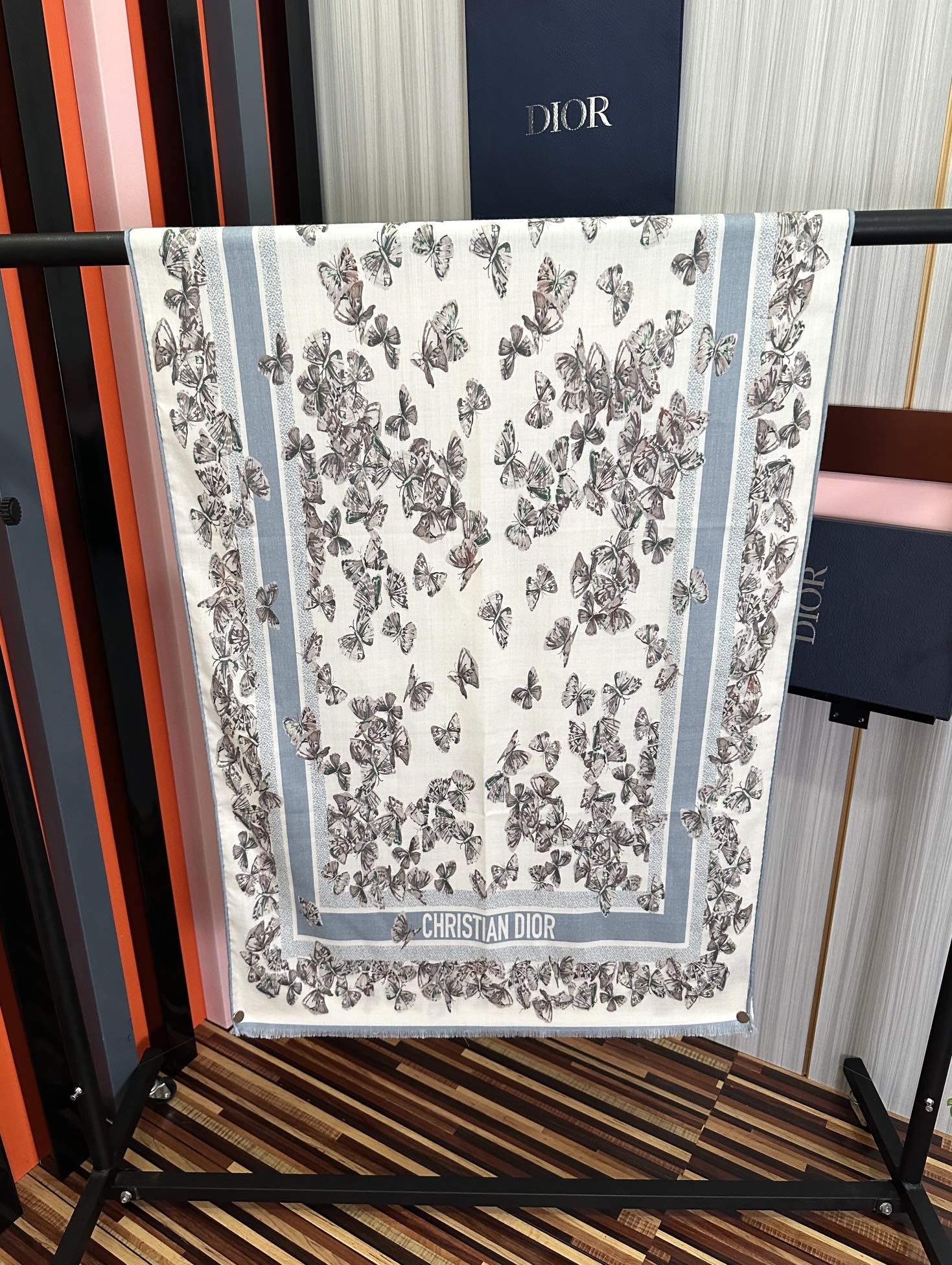 上新 迪奥。2010双面同色【蝴蝶🦋花朵系列】太美了[吃瓜]下手一定要快[嘴唇]四季都可以用[勾引]真心