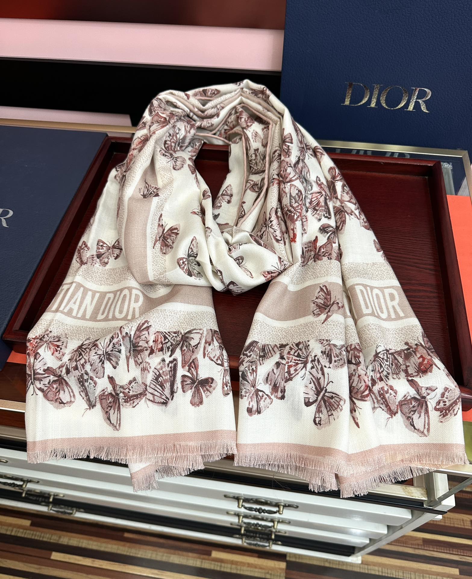 上新 迪奥。2010双面同色【蝴蝶🦋花朵系列】太美了[吃瓜]下手一定要快[嘴唇]四季都可以用[勾引]真心