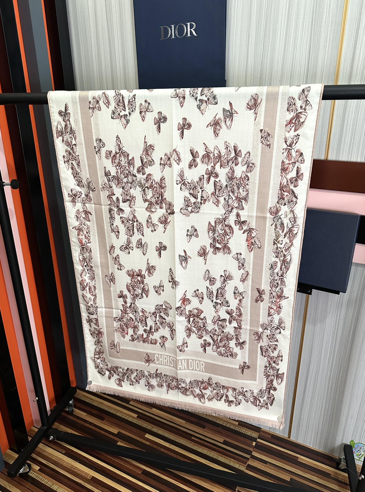 上新 迪奥。2010双面同色【蝴蝶🦋花朵系列】太美了[吃瓜]下手一定要快[嘴唇]四季都可以用[勾引]真心