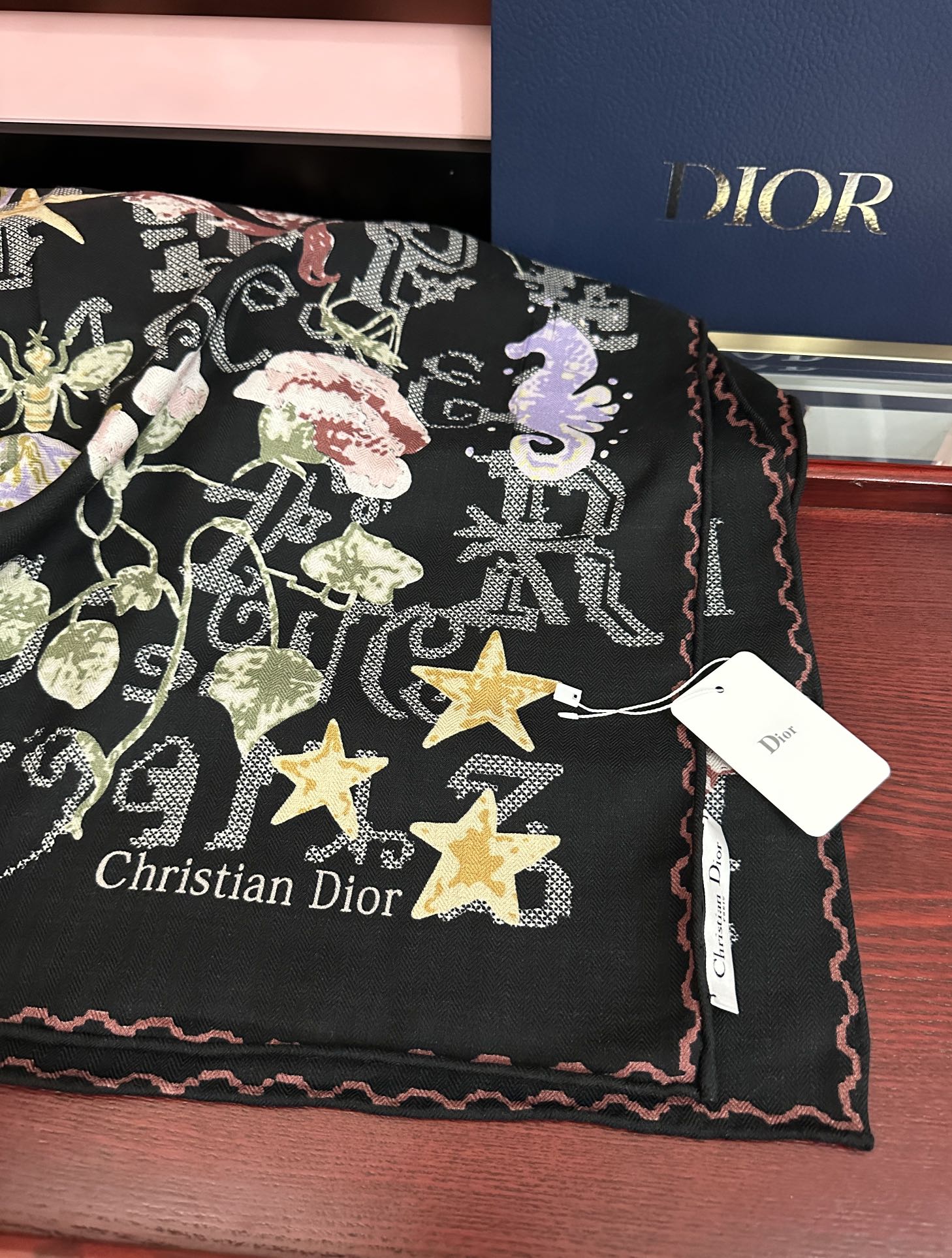 上新❤️迪奥 ZG同步【双面同色】经典优雅[礼物]~气质到骨子里[色]新一季的面料超高级，真心超级柔软，