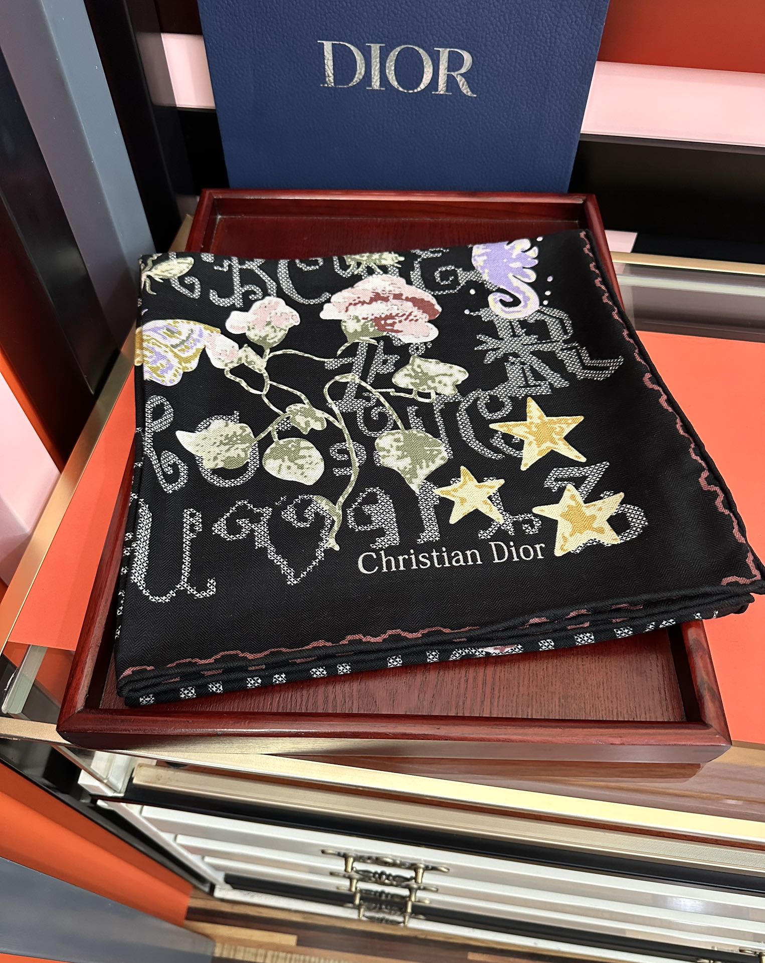 上新❤️迪奥 ZG同步【双面同色】经典优雅[礼物]~气质到骨子里[色]新一季的面料超高级，真心超级柔软，