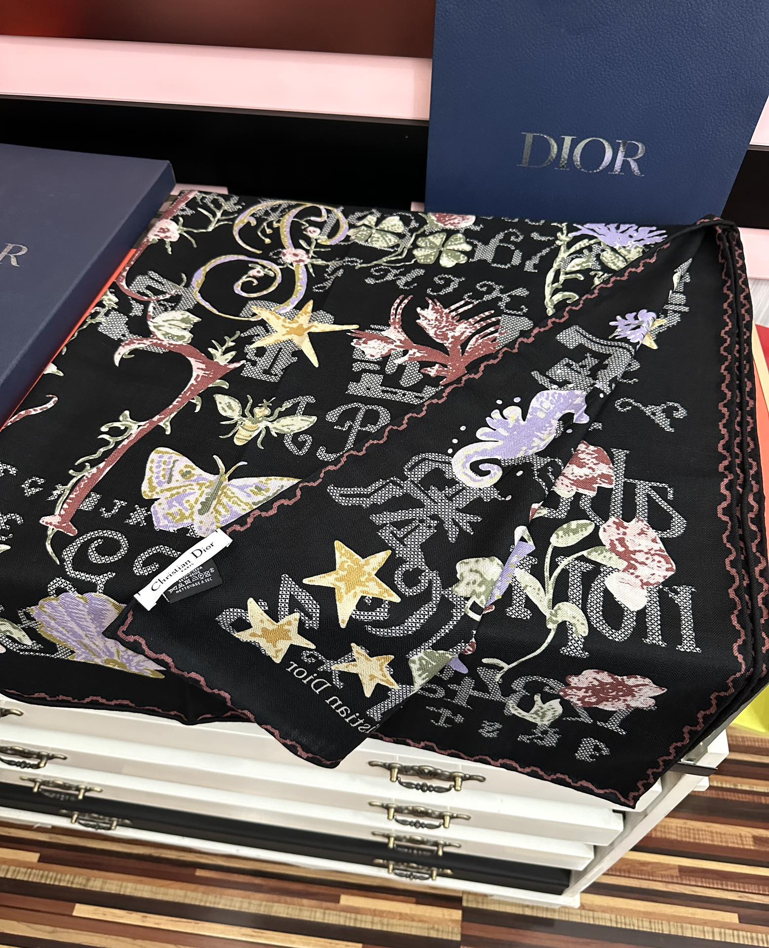 上新❤️迪奥 ZG同步【双面同色】经典优雅[礼物]~气质到骨子里[色]新一季的面料超高级，真心超级柔软，