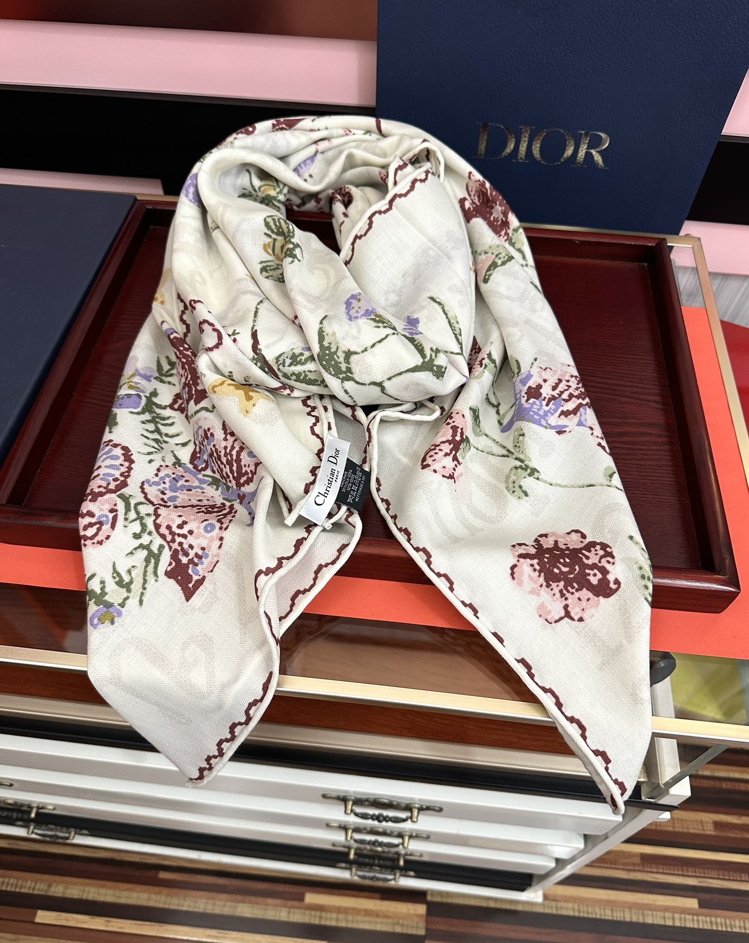 上新❤️迪奥 ZG同步【双面同色】经典优雅[礼物]~气质到骨子里[色]新一季的面料超高级，真心超级柔软，