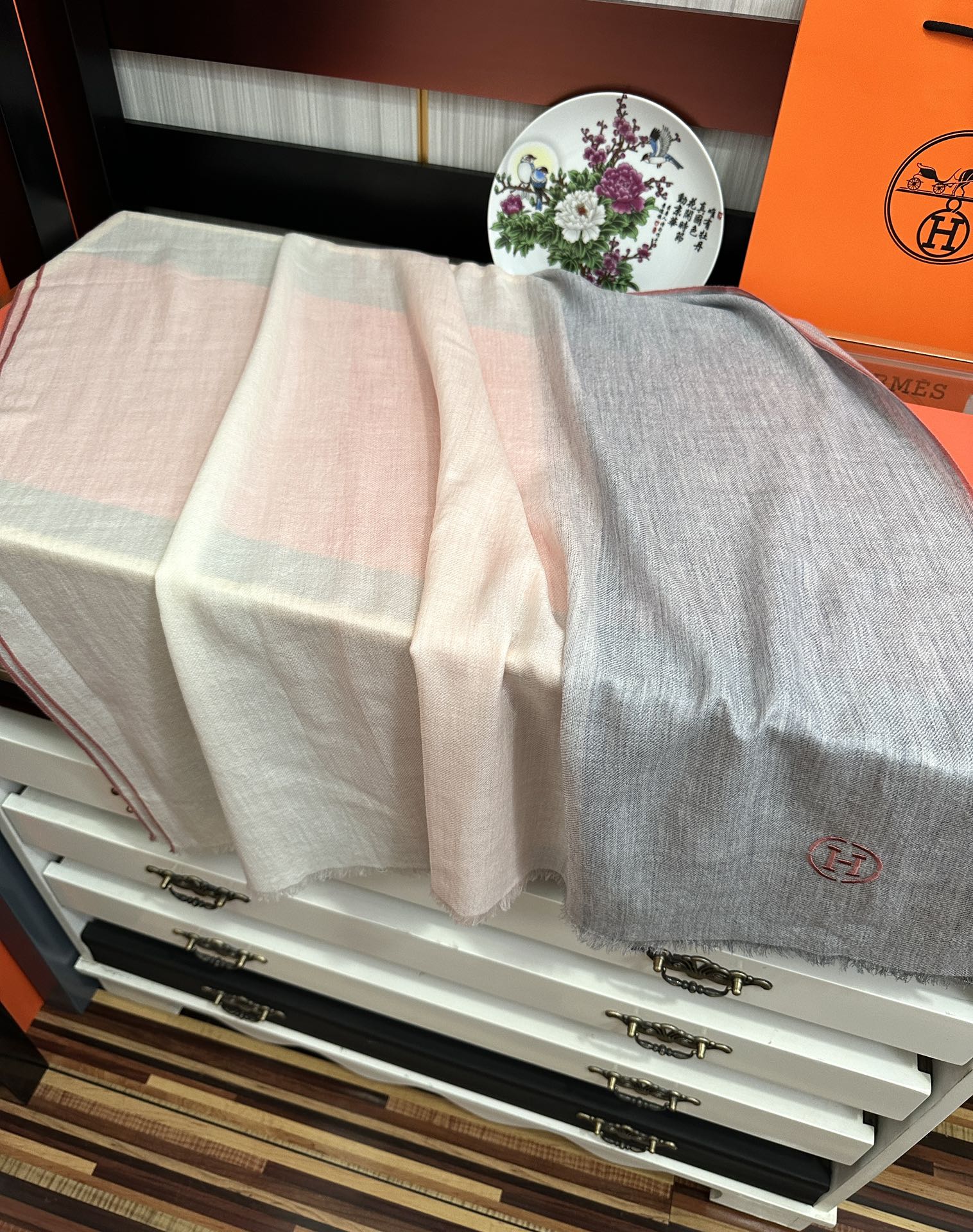 新款2025。爱马士🧣太美了[庆祝]万众瞩目经典版到货🎆最优质的年轻设计师推出的最新概念👓搭配调色纱染再