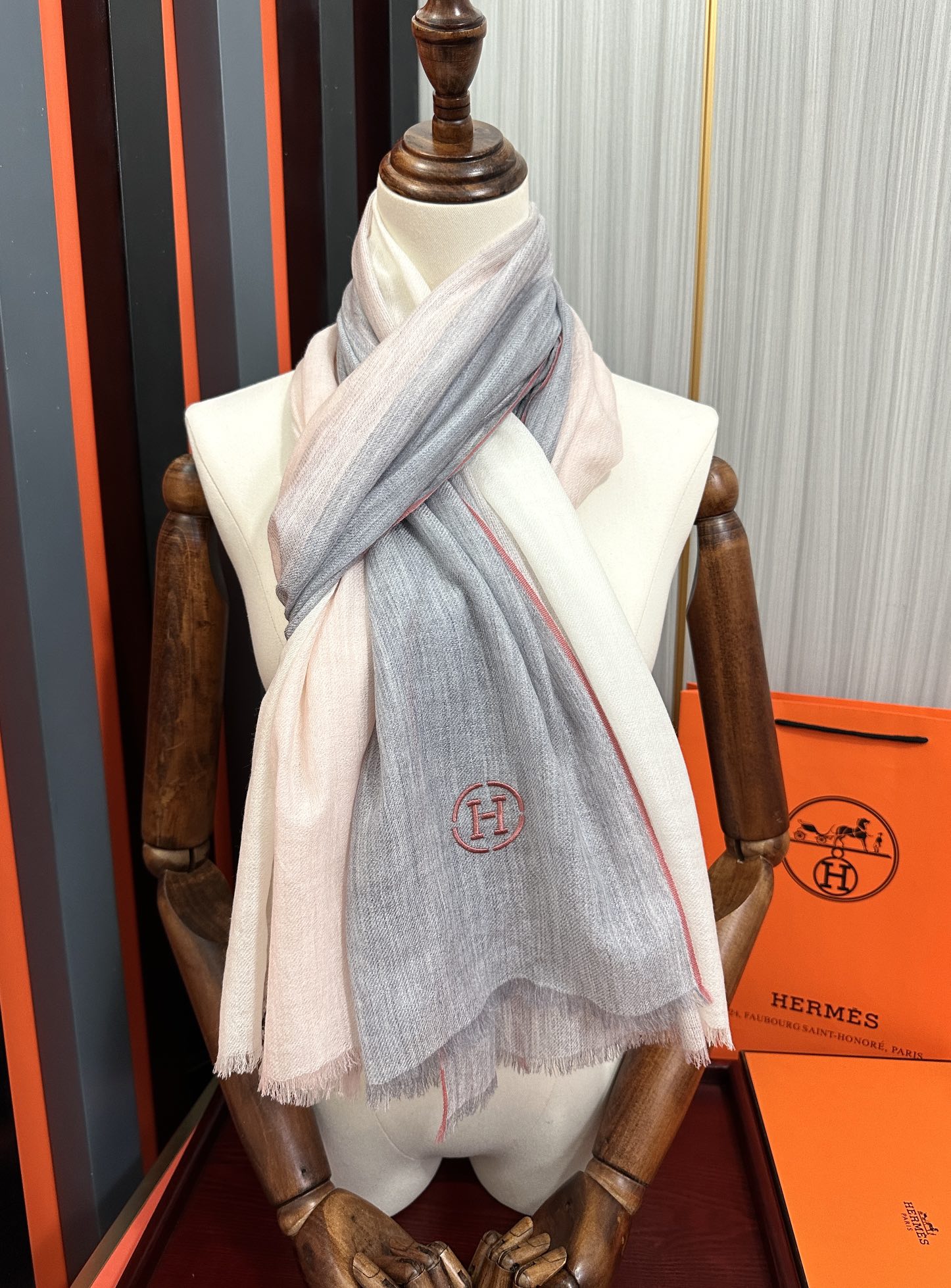 新款2025。爱马士🧣太美了[庆祝]万众瞩目经典版到货🎆最优质的年轻设计师推出的最新概念👓搭配调色纱染再