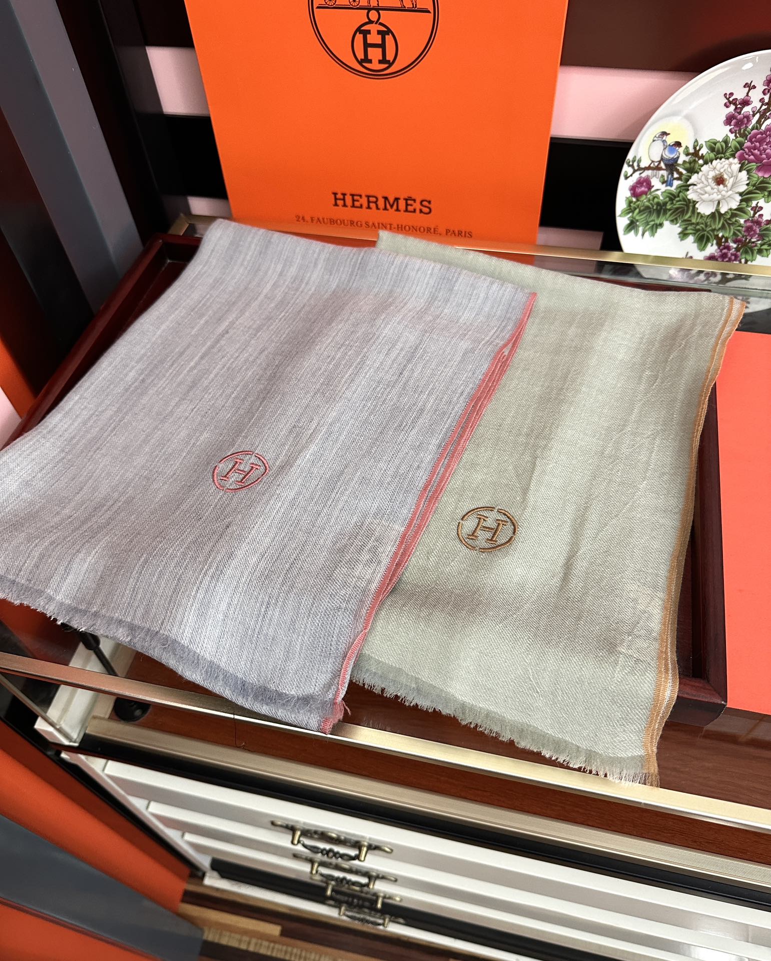 新款2025。爱马士🧣太美了[庆祝]万众瞩目经典版到货🎆最优质的年轻设计师推出的最新概念👓搭配调色纱染再