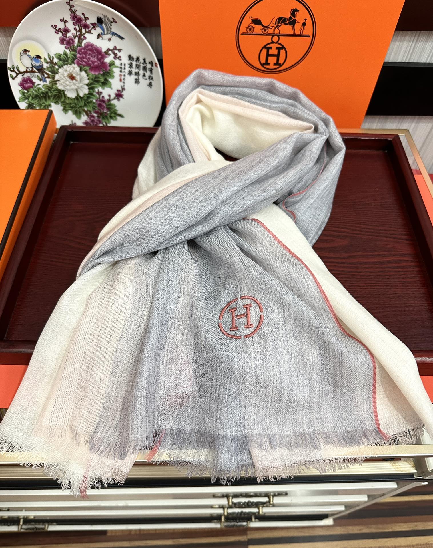 新款2025。爱马士🧣太美了[庆祝]万众瞩目经典版到货🎆最优质的年轻设计师推出的最新概念👓搭配调色纱染再