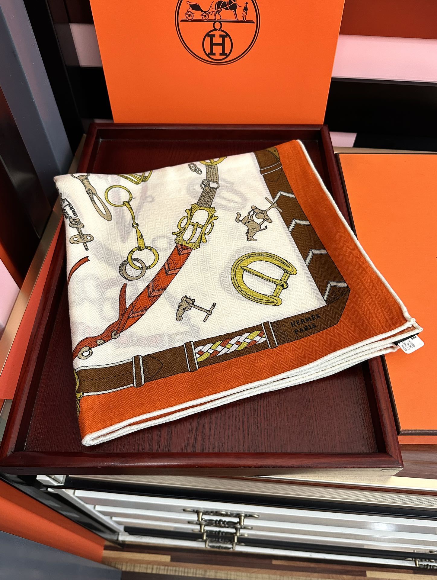 新款❤️ 爱马士2025【双面同色】ZG同步最新款 买了都说好看顶级工艺超值[嘴唇]专柜爆款🎁🎁羊绒方巾