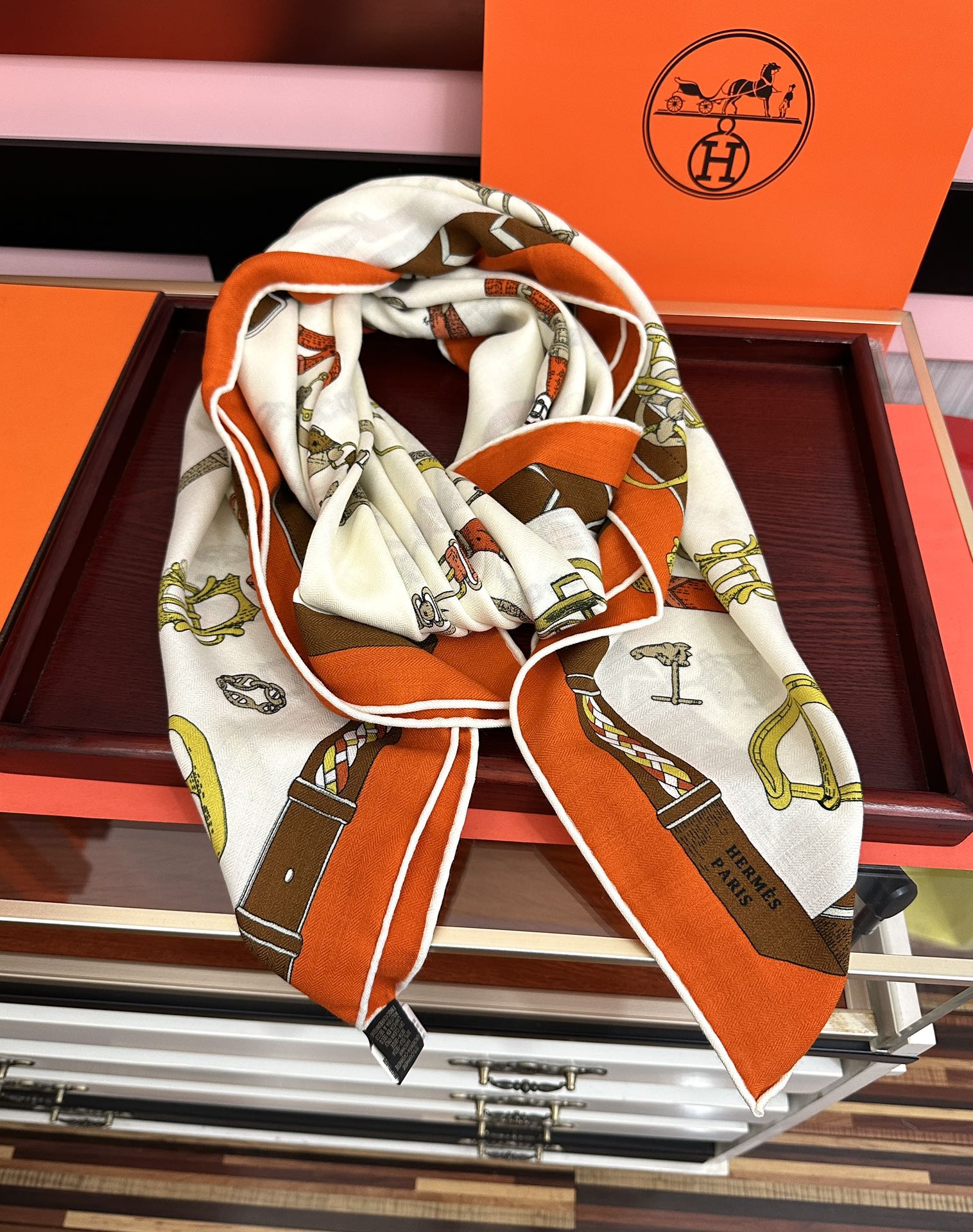 新款❤️ 爱马士2025【双面同色】ZG同步最新款 买了都说好看顶级工艺超值[嘴唇]专柜爆款🎁🎁羊绒方巾