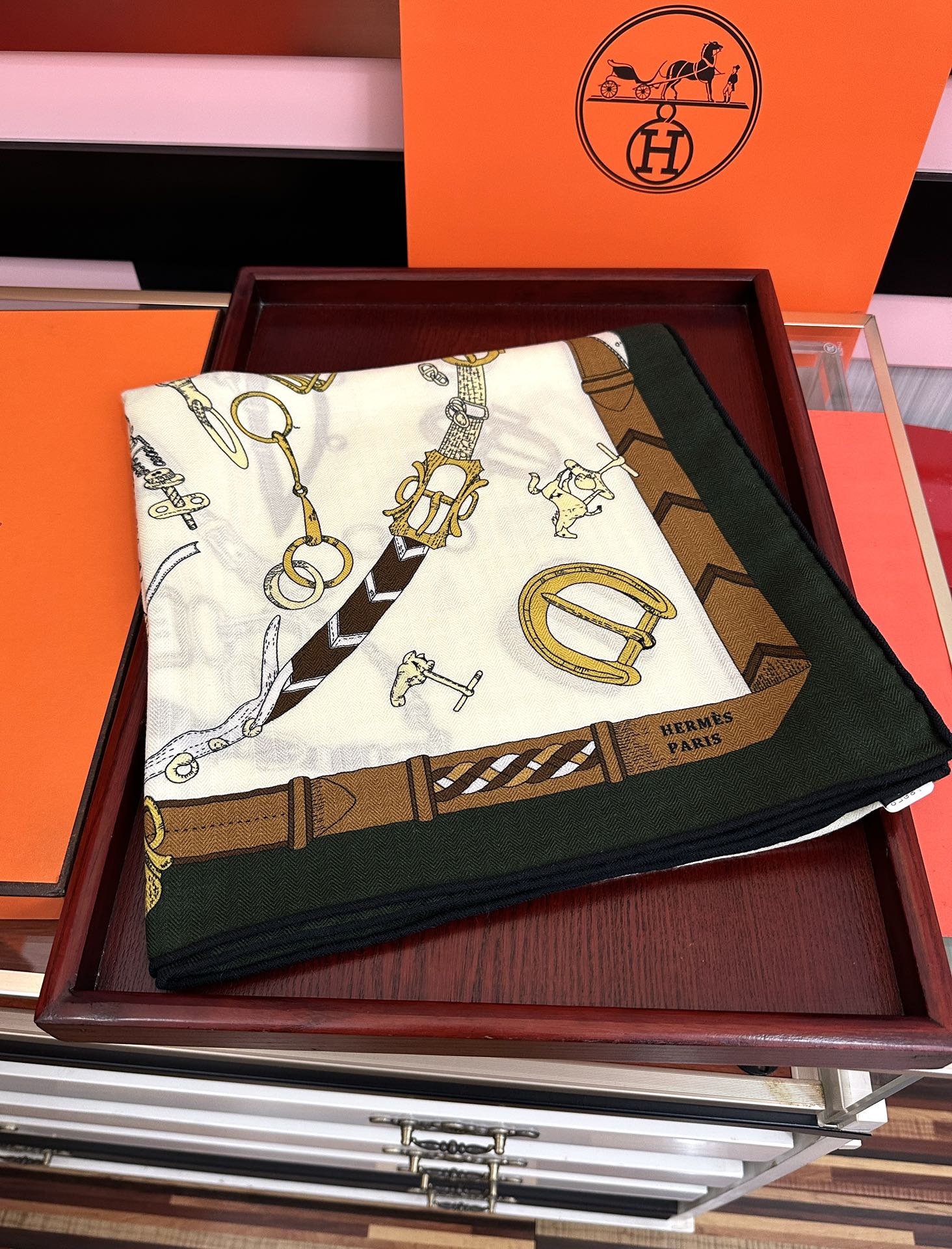 新款❤️ 爱马士2025【双面同色】ZG同步最新款 买了都说好看顶级工艺超值[嘴唇]专柜爆款🎁🎁羊绒方巾