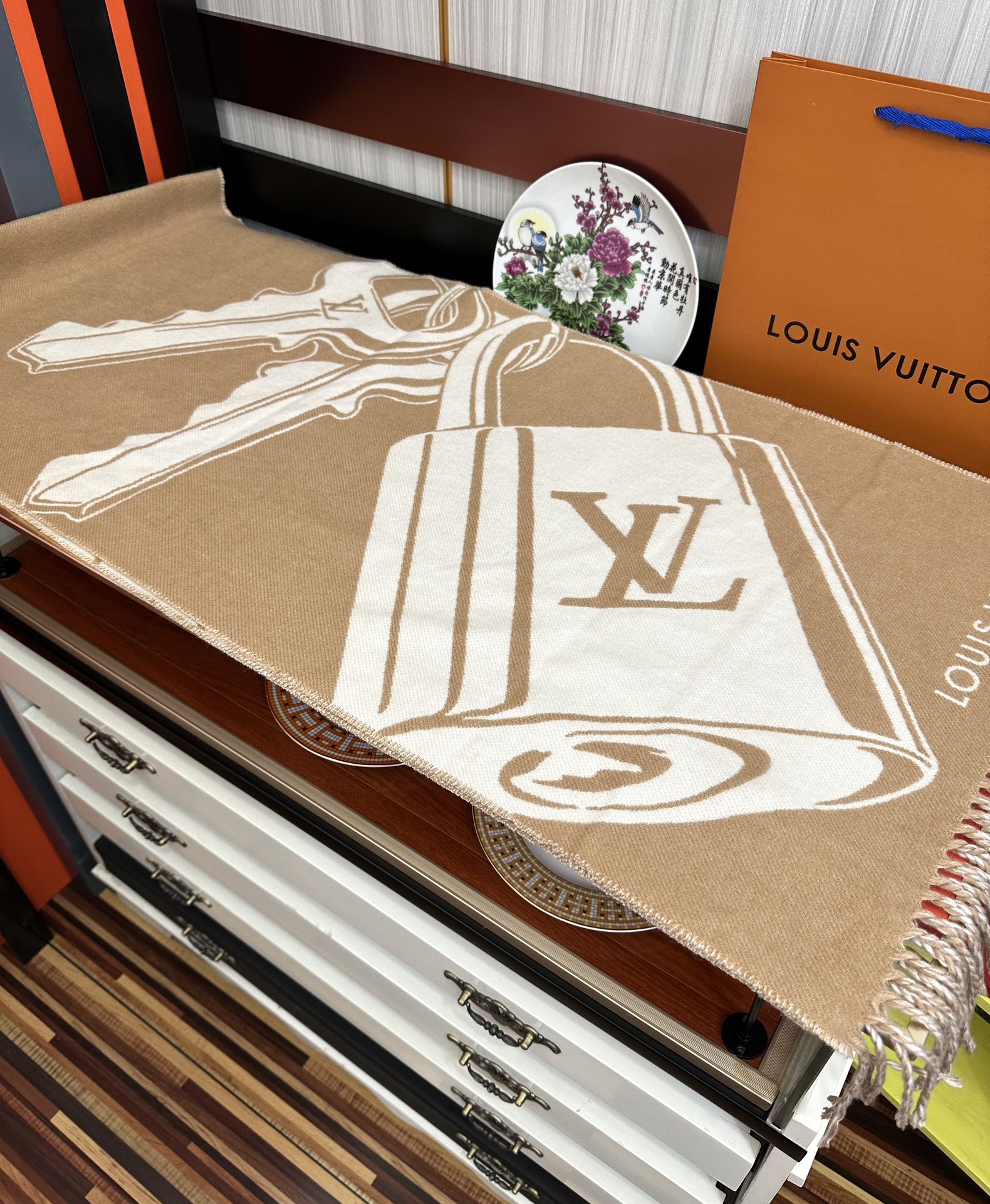 高版本到货 LV新款围巾🧣太好看了 Lock And keys围巾取材舒暖毛绒混合纺织[太阳]一面描绘挂