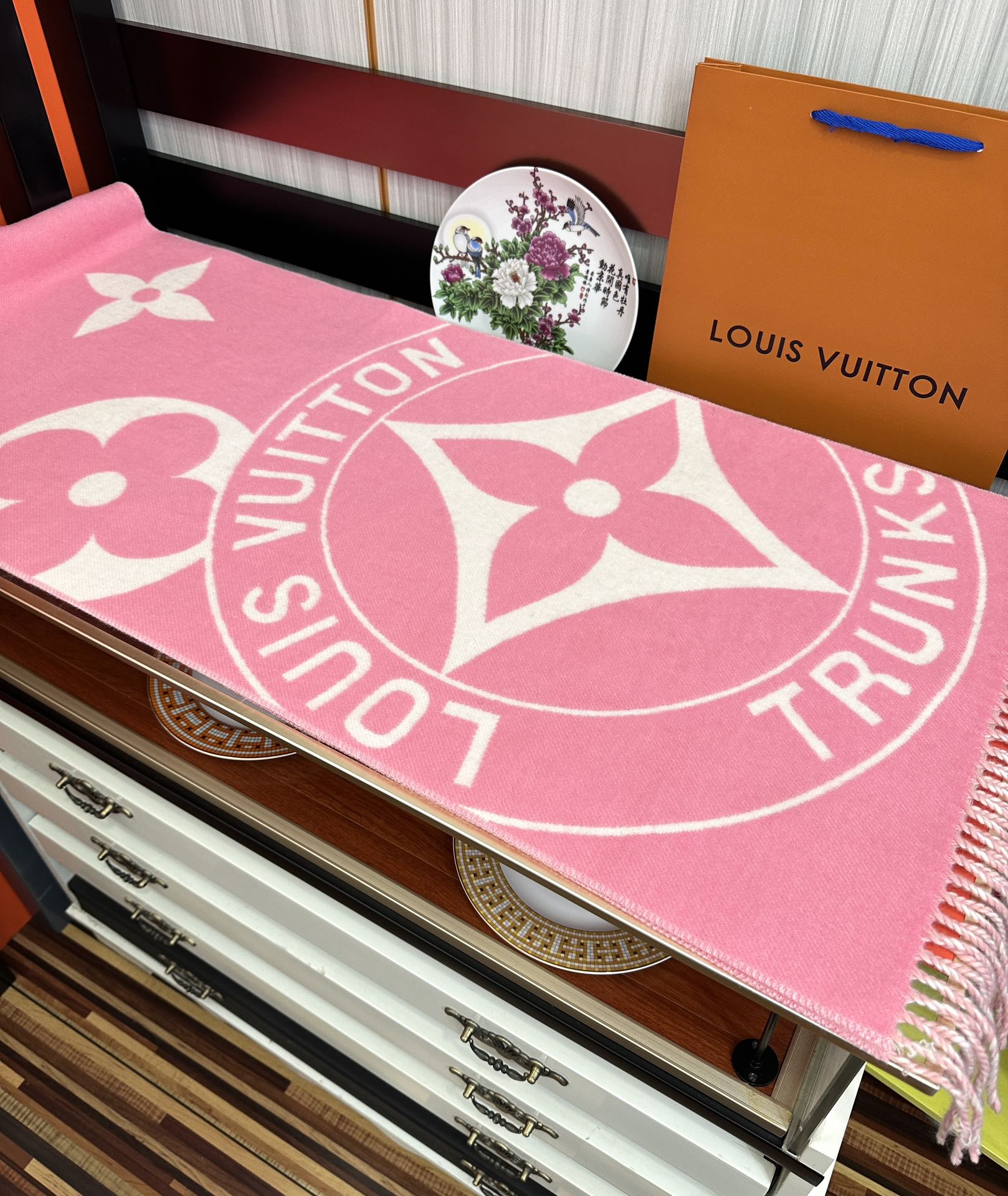 高版本到货 LV新款围巾🧣太好看了 Lock And keys围巾取材舒暖毛绒混合纺织[太阳]一面描绘挂