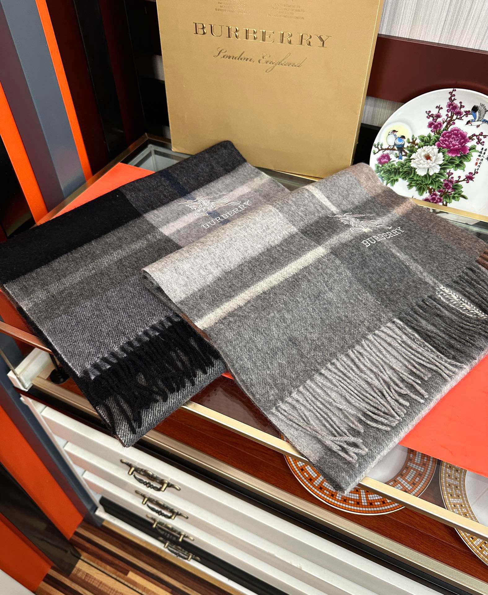 上新。巴宝莉2025 专柜新款💖男女通用情侣👫款，永不过时，上身效果非常棒👍质感醇尚的苏格兰风格💕采用纯