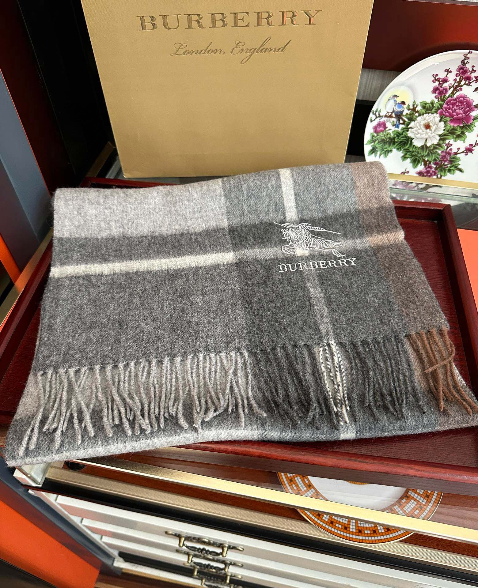 上新。巴宝莉2025 专柜新款💖男女通用情侣👫款，永不过时，上身效果非常棒👍质感醇尚的苏格兰风格💕采用纯