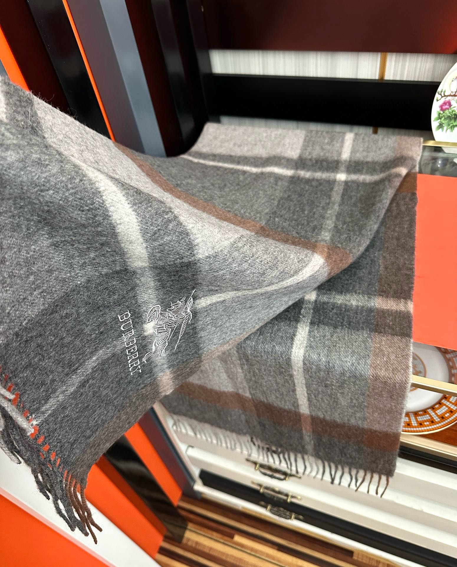 上新。巴宝莉2025 专柜新款💖男女通用情侣👫款，永不过时，上身效果非常棒👍质感醇尚的苏格兰风格💕采用纯