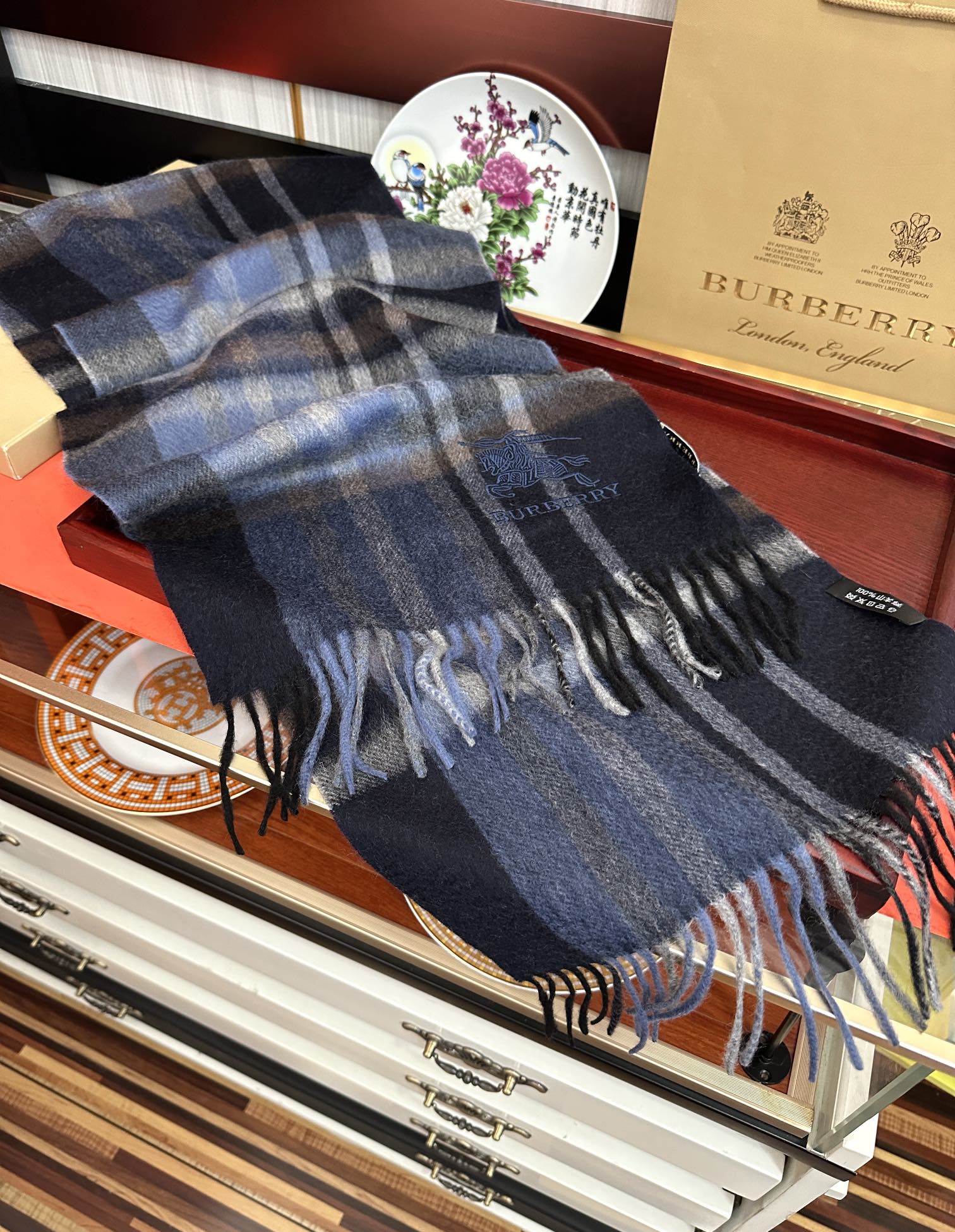 。85%山羊绒 2025巴宝莉【刺绣战马】采用内蒙古顶级山羊绒 最新款男女通用情侣款👫重磅推荐💥 经典的